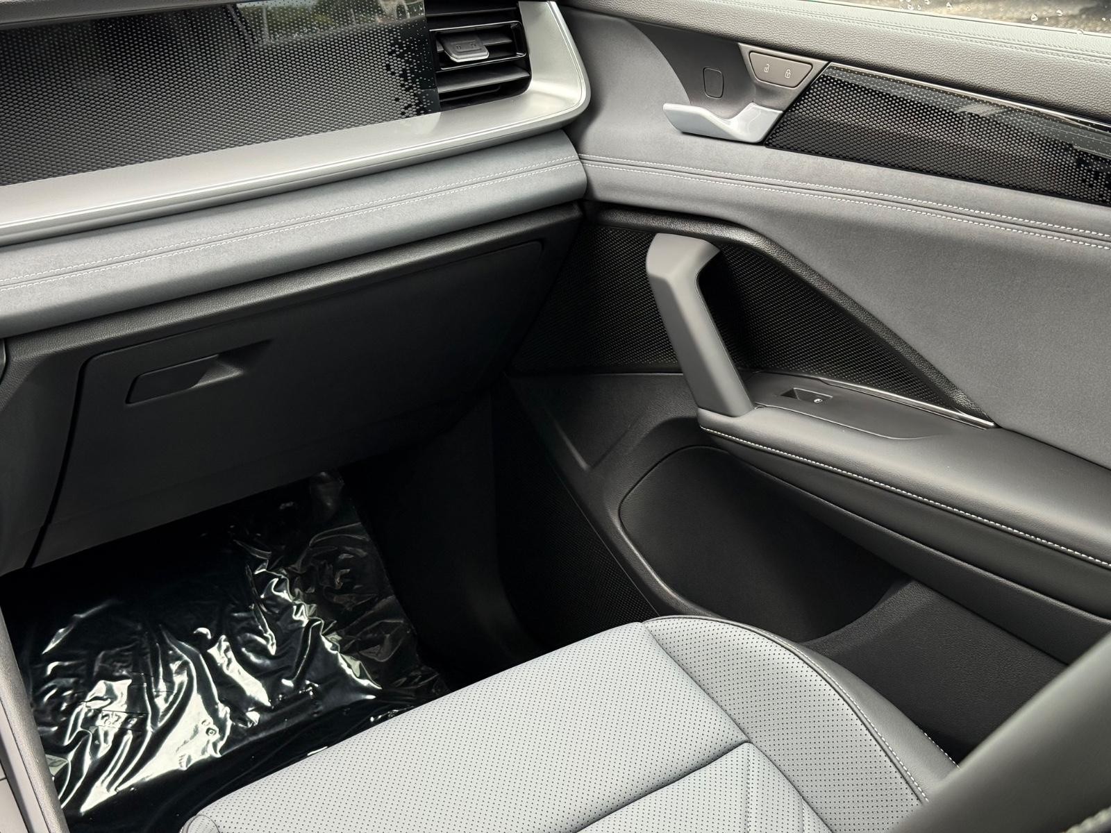 Volkswagen Tiguan Vehicle Image 09