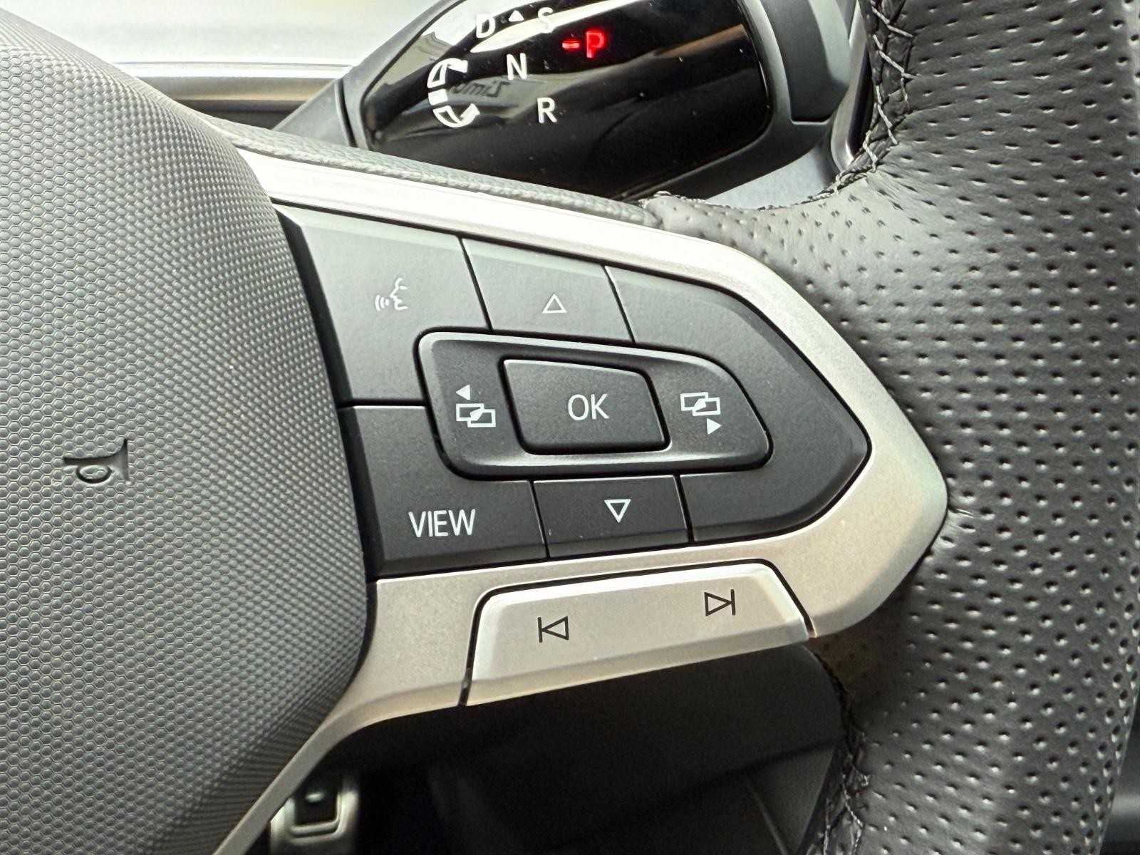 Volkswagen Tiguan Vehicle Image 11