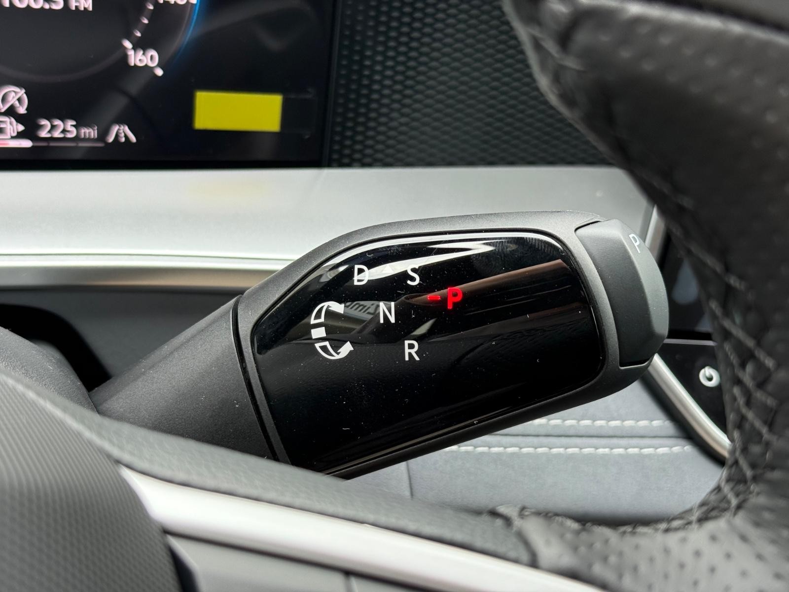 Volkswagen Tiguan Vehicle Image 12