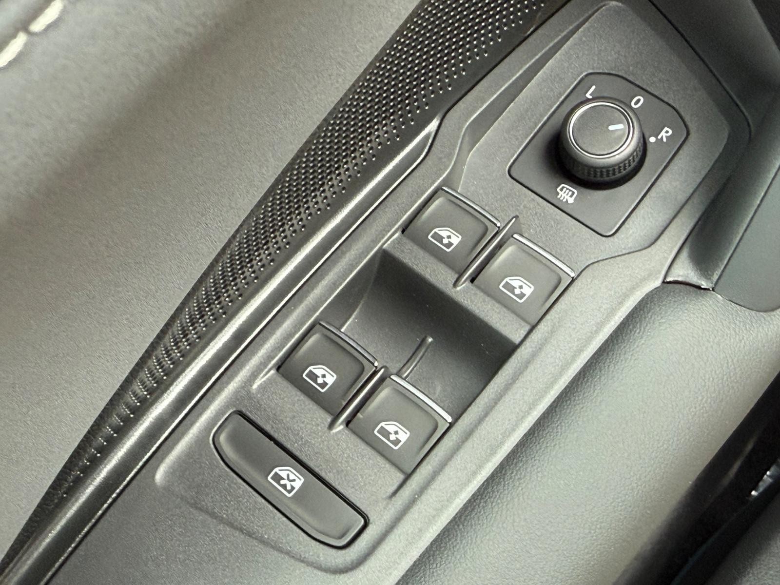 Volkswagen Tiguan Vehicle Image 15