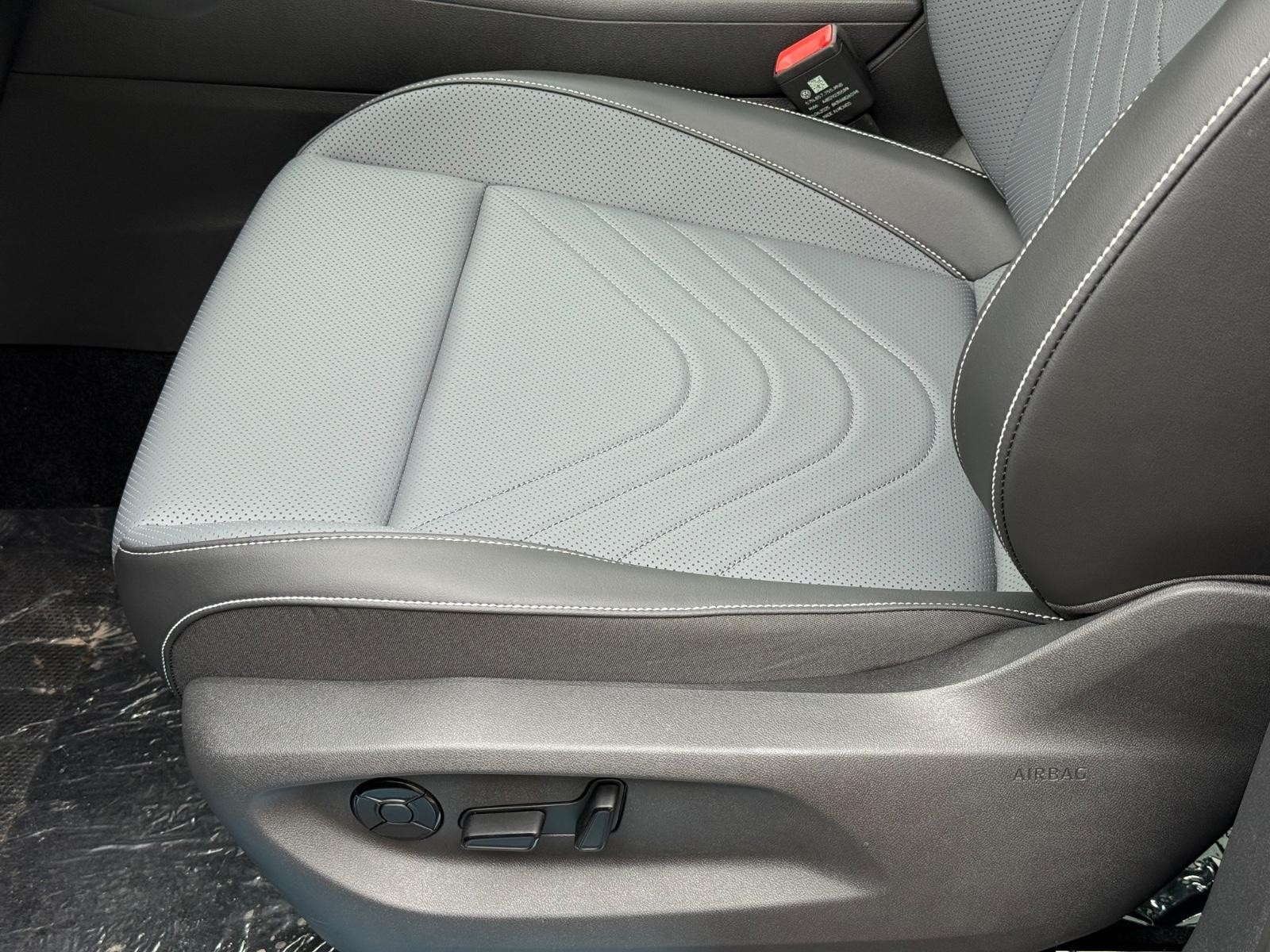 Volkswagen Tiguan Vehicle Image 16
