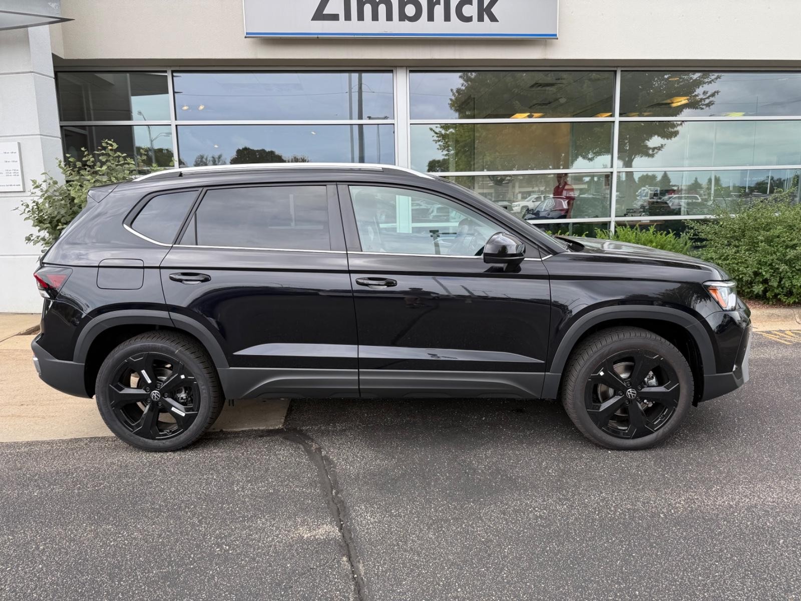 Volkswagen Taos Vehicle Image 02