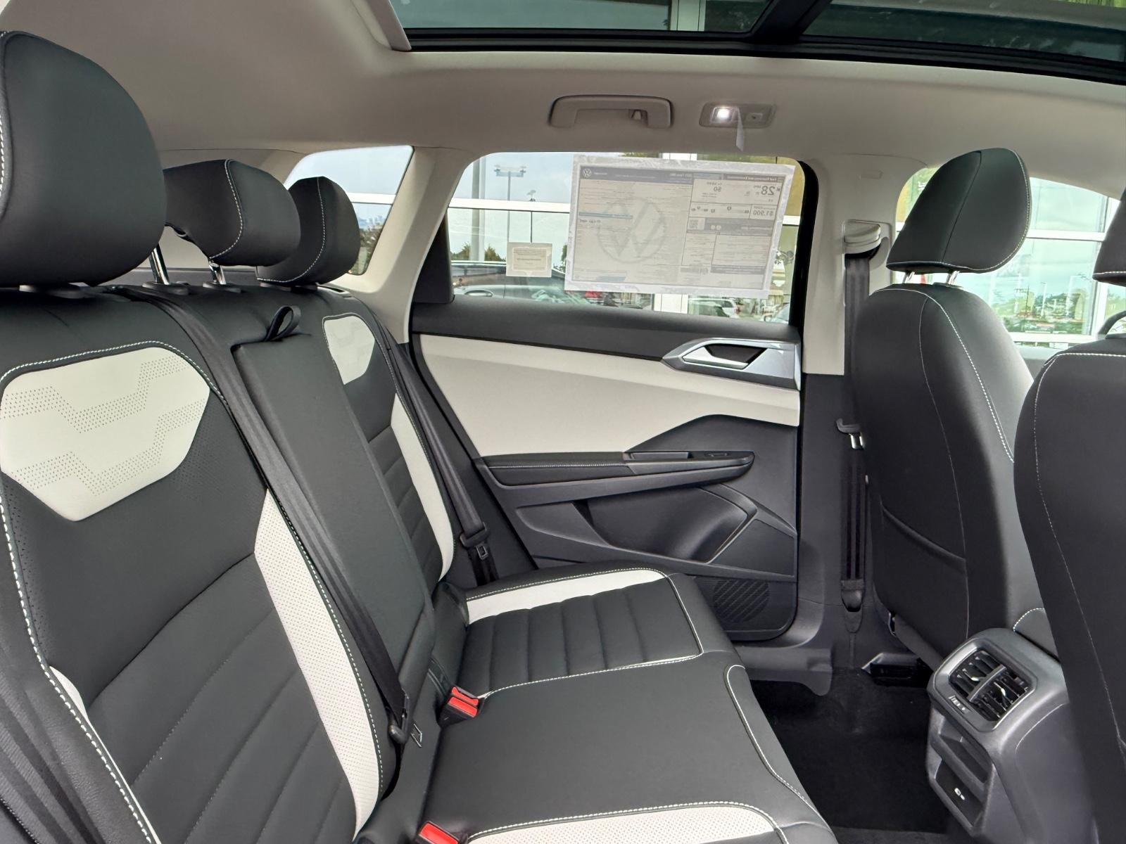 Volkswagen Taos Vehicle Image 05