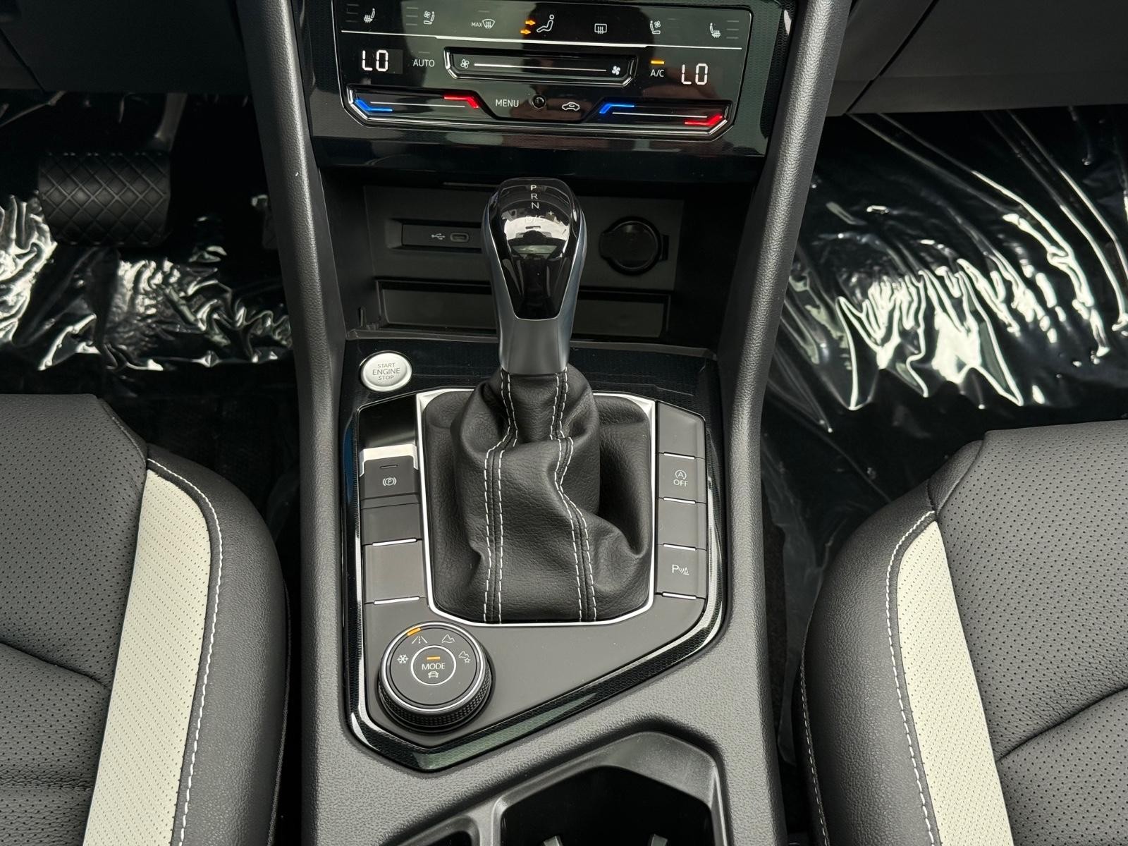 Volkswagen Taos Vehicle Image 08