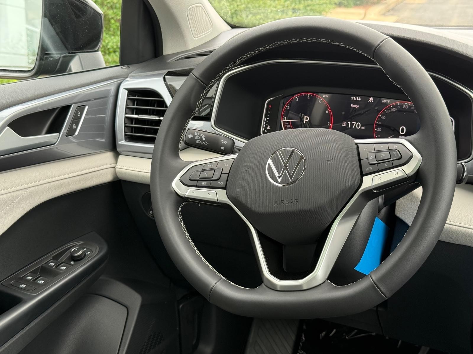 Volkswagen Taos Vehicle Image 09
