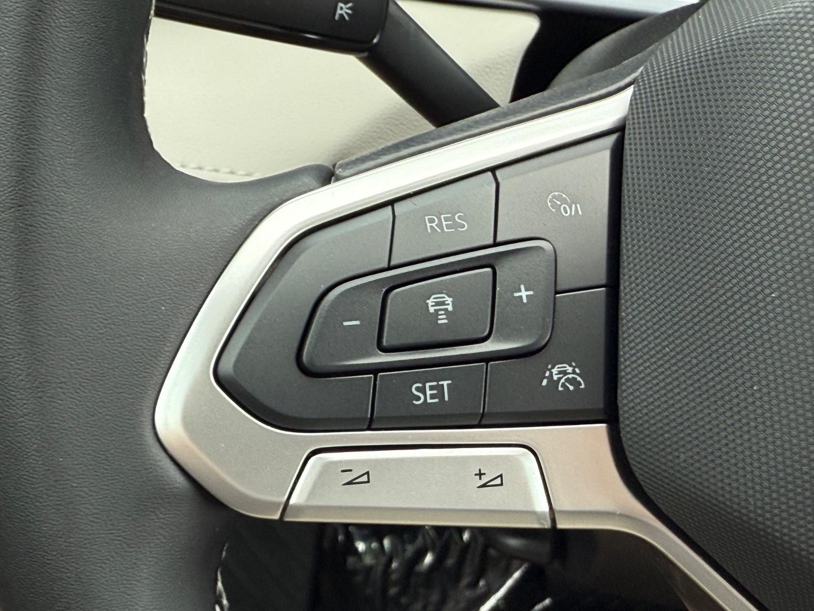 Volkswagen Taos Vehicle Image 11