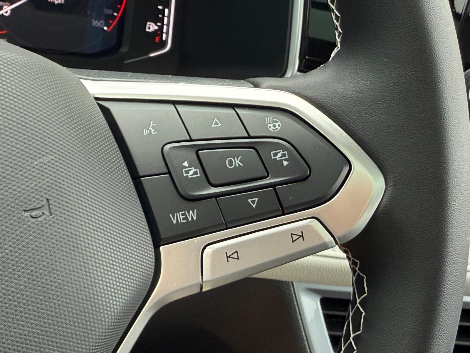 Volkswagen Taos Vehicle Image 12