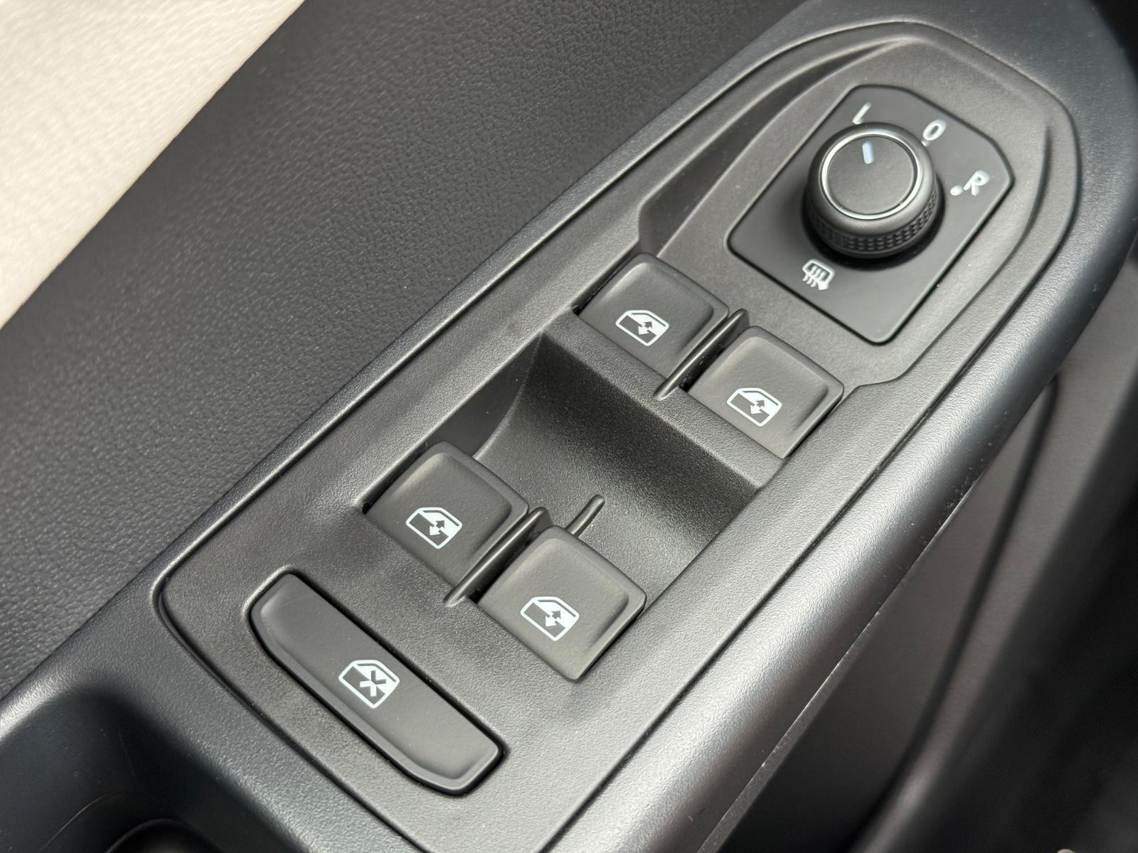 Volkswagen Taos Vehicle Image 15