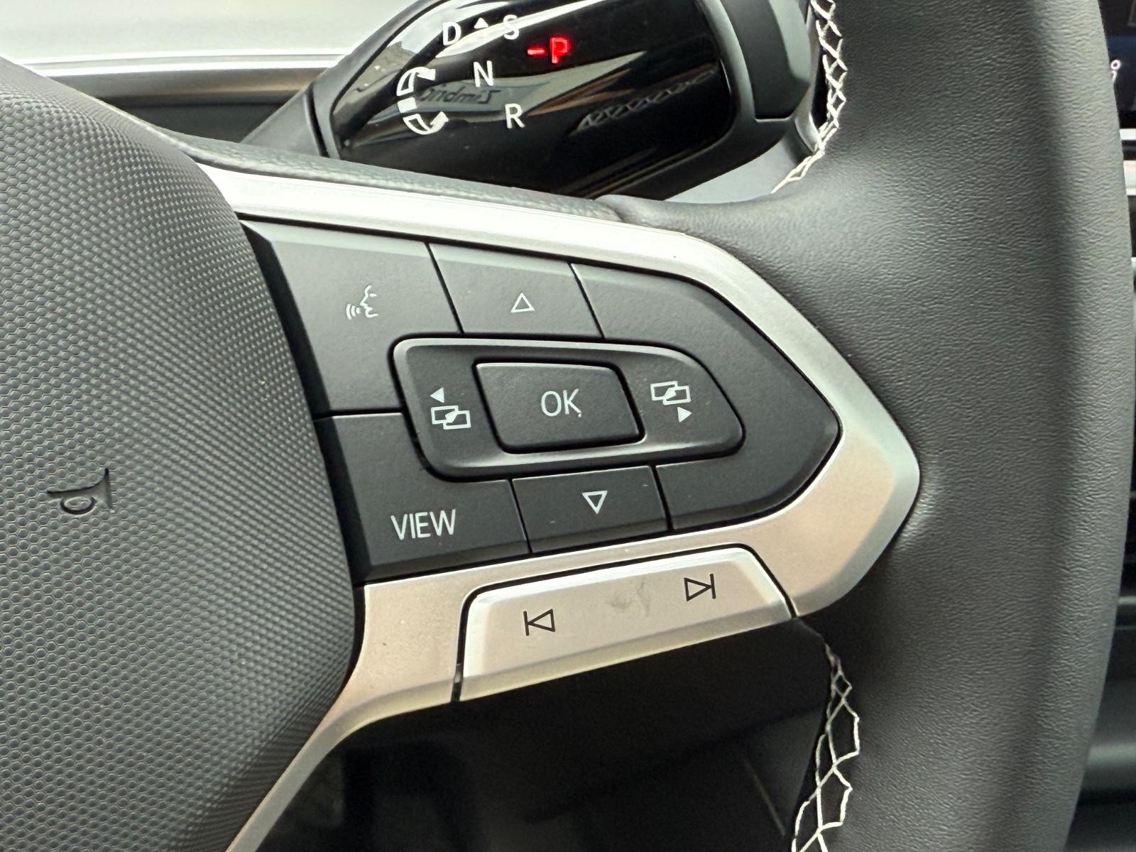 Volkswagen Tiguan Vehicle Image 11