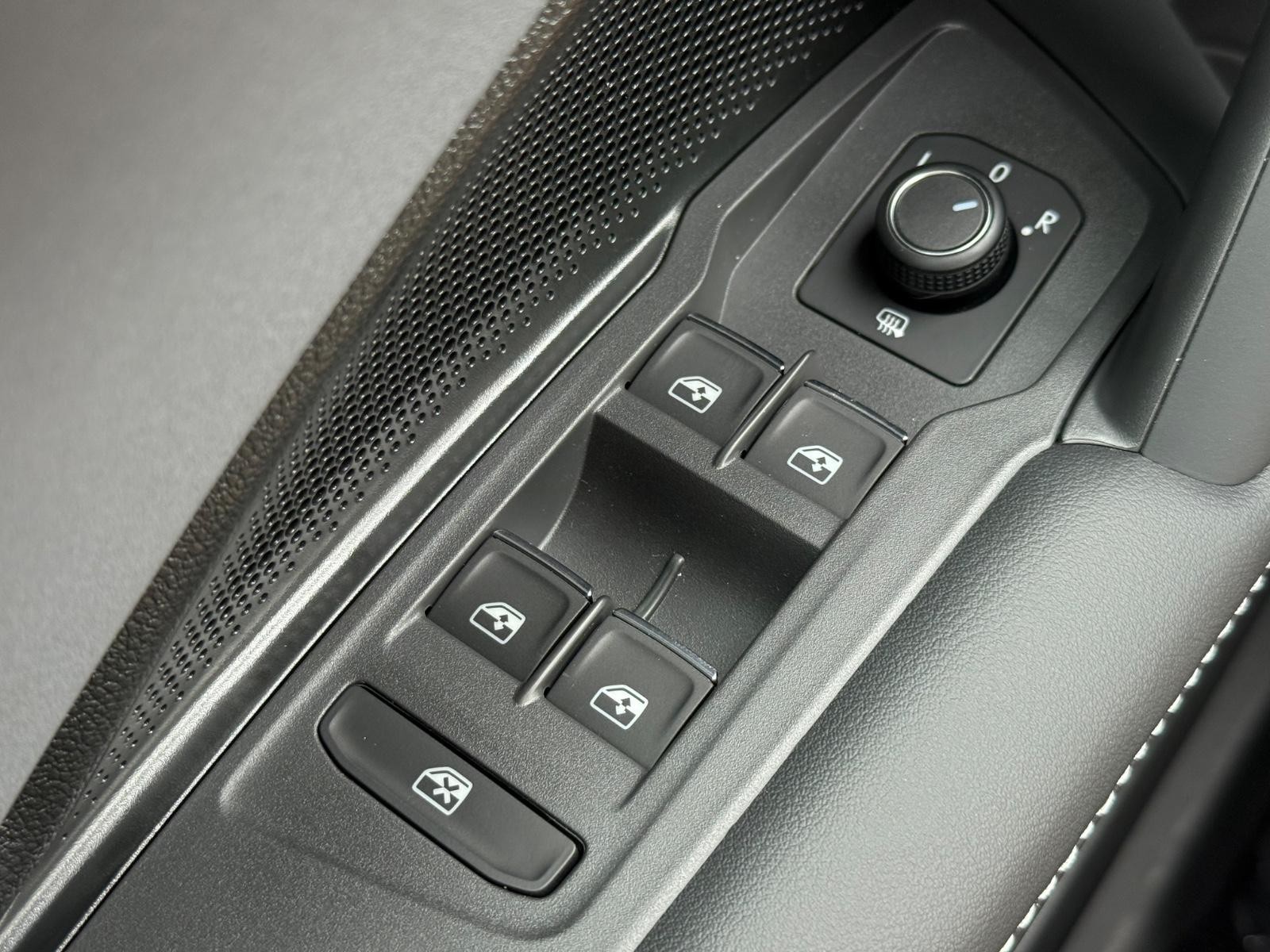 Volkswagen Tiguan Vehicle Image 15