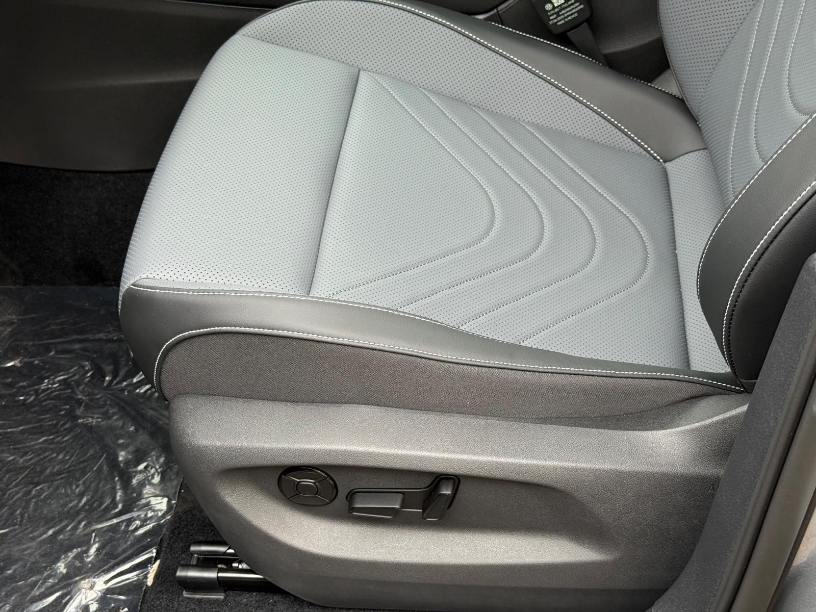 Volkswagen Tiguan Vehicle Image 16
