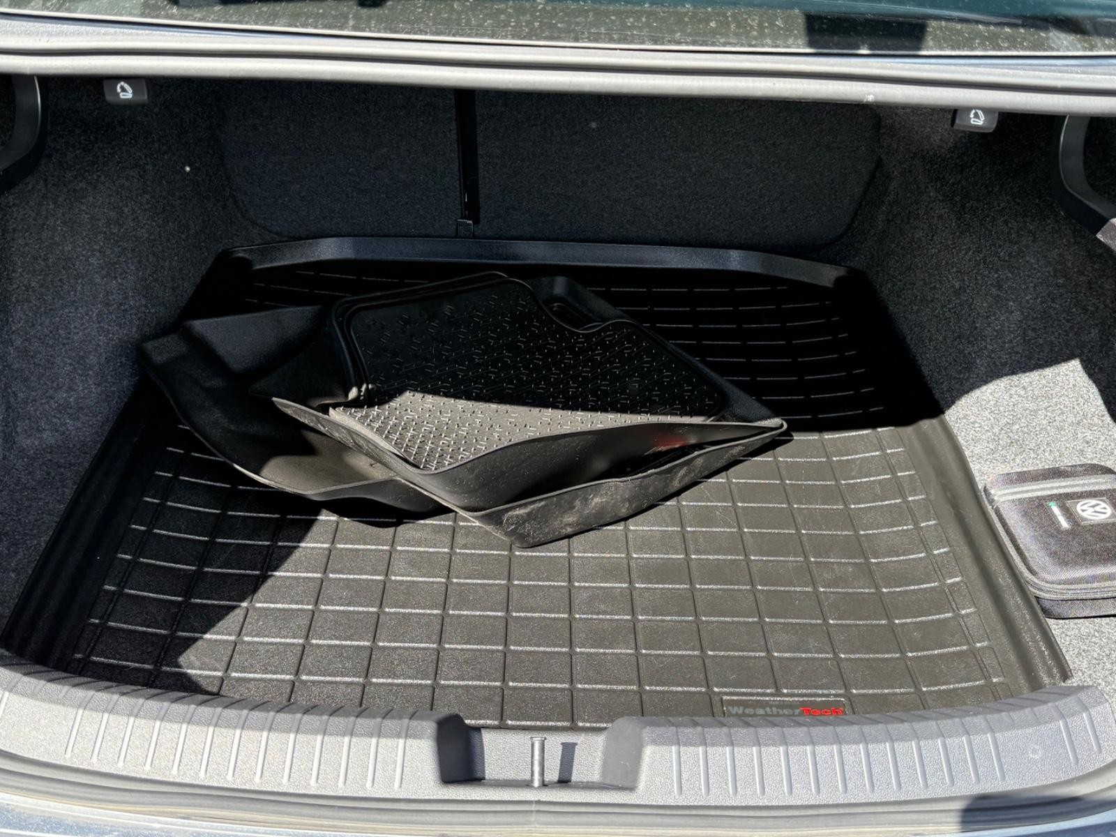 Volkswagen Jetta Vehicle Image 05