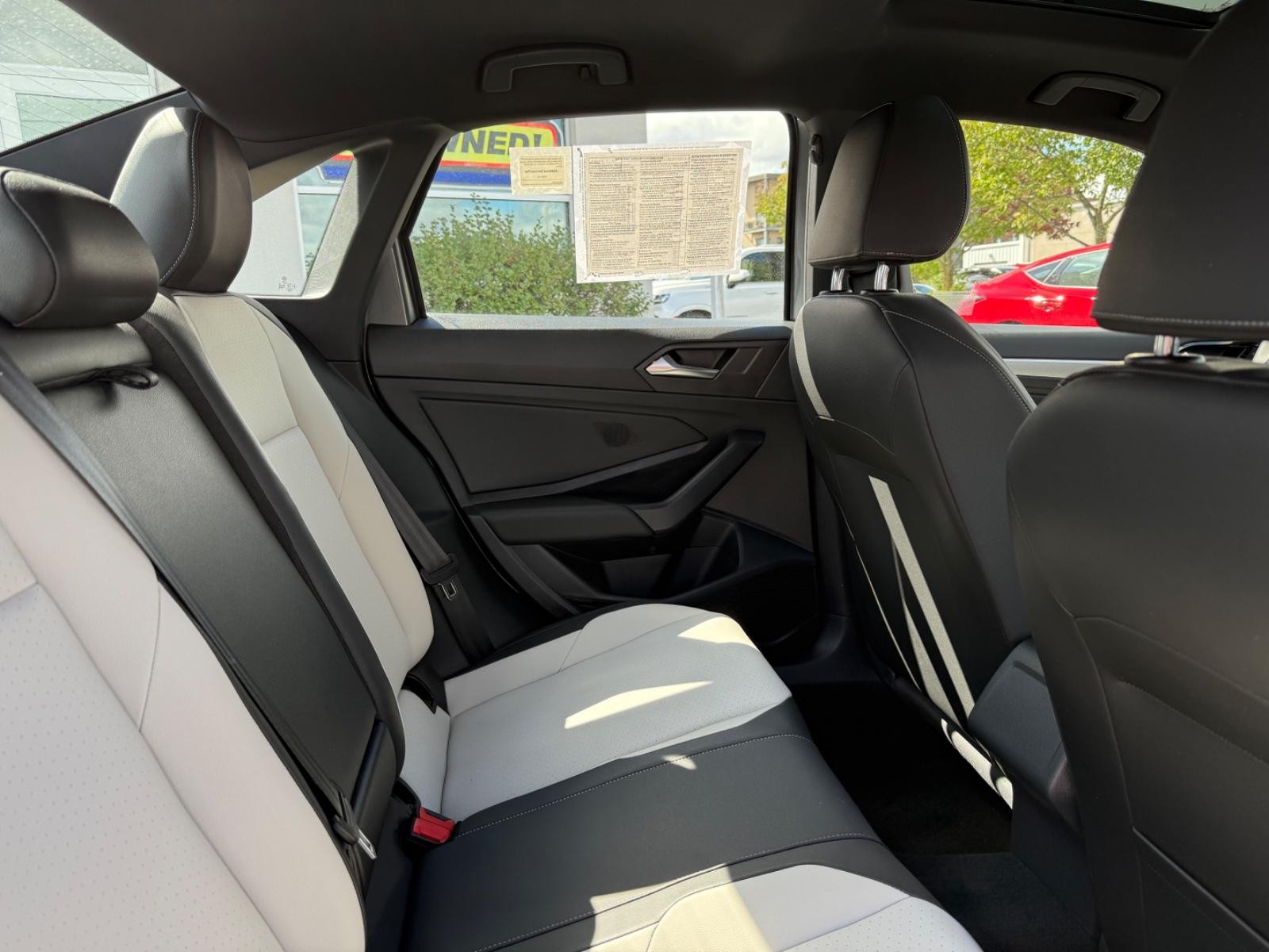 Volkswagen Jetta Vehicle Image 10