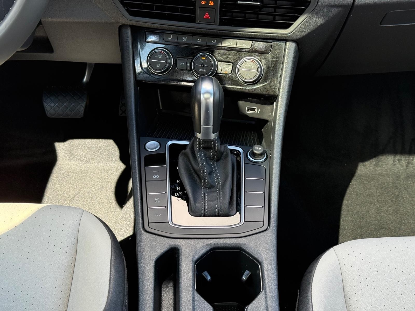 Volkswagen Jetta Vehicle Image 13