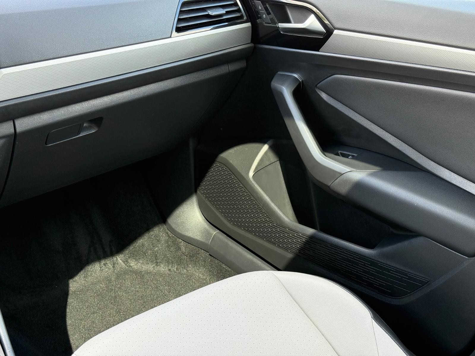 Volkswagen Jetta Vehicle Image 15