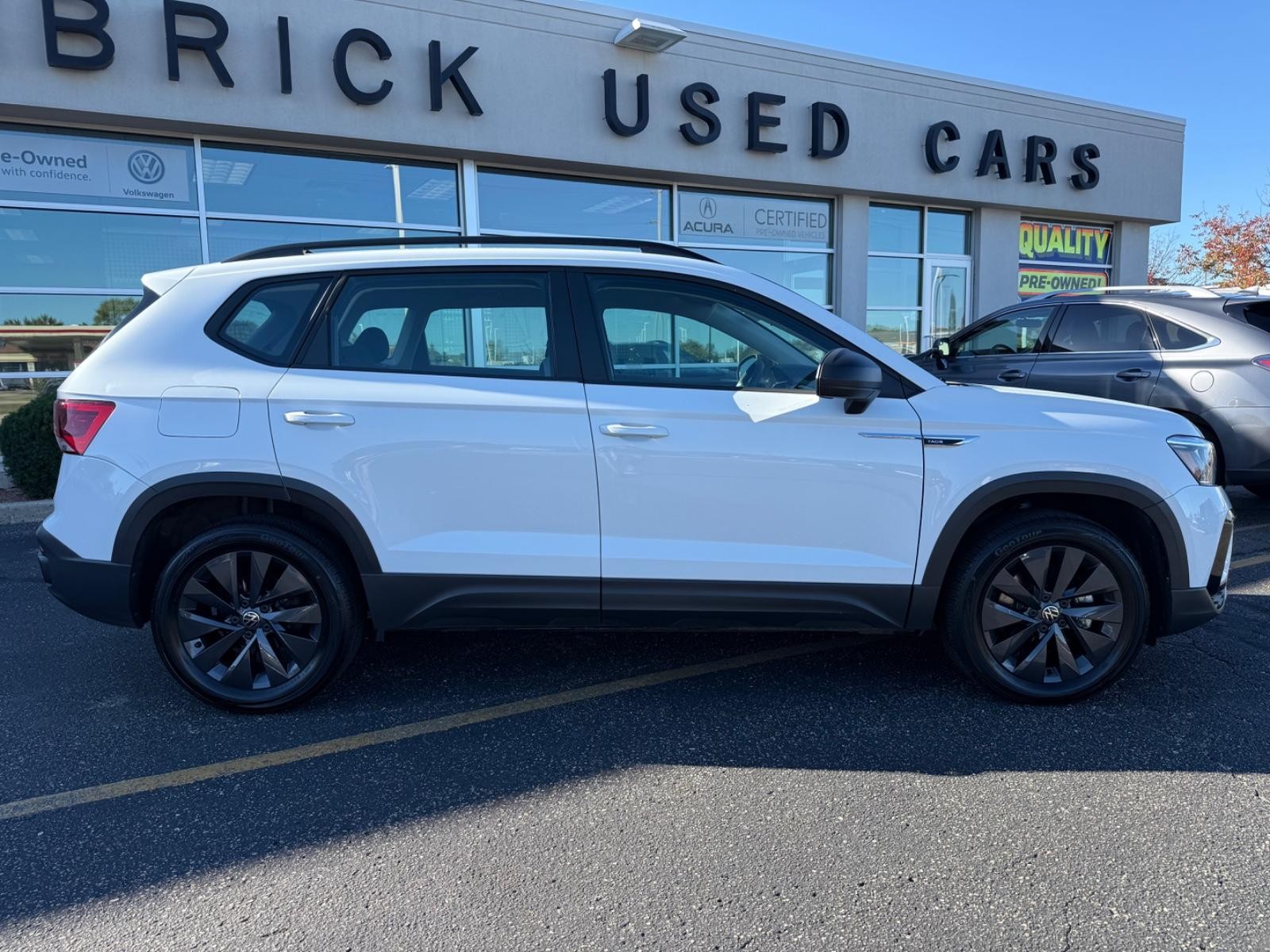 Volkswagen Taos Vehicle Image 02