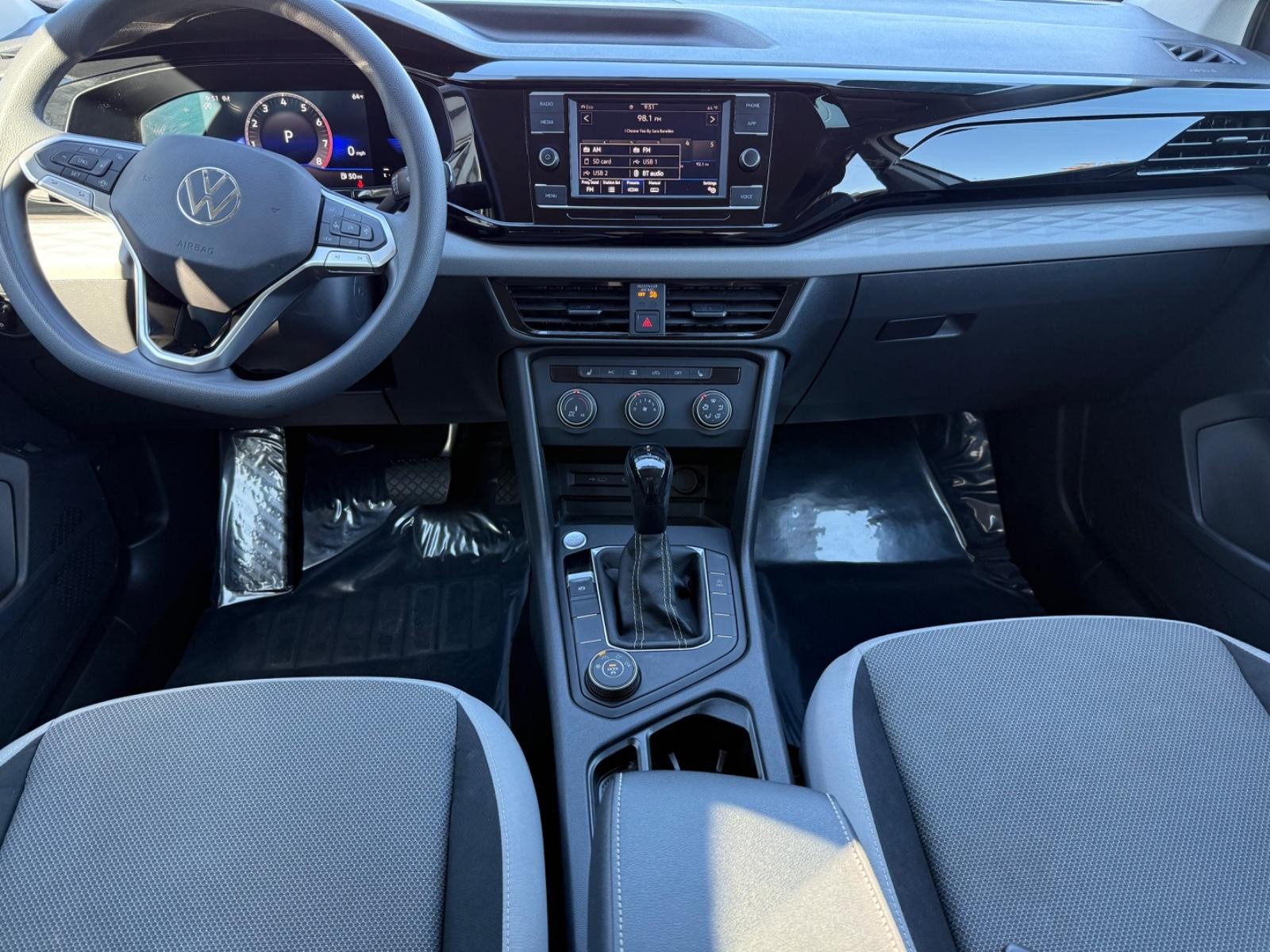 Volkswagen Taos Vehicle Image 11