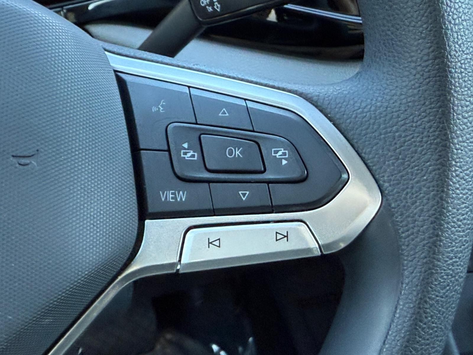Volkswagen Taos Vehicle Image 17