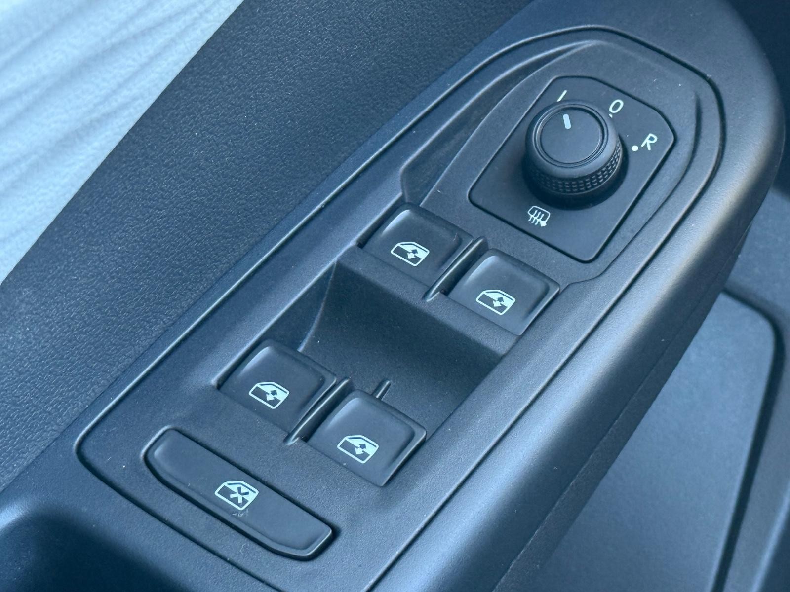 Volkswagen Taos Vehicle Image 21