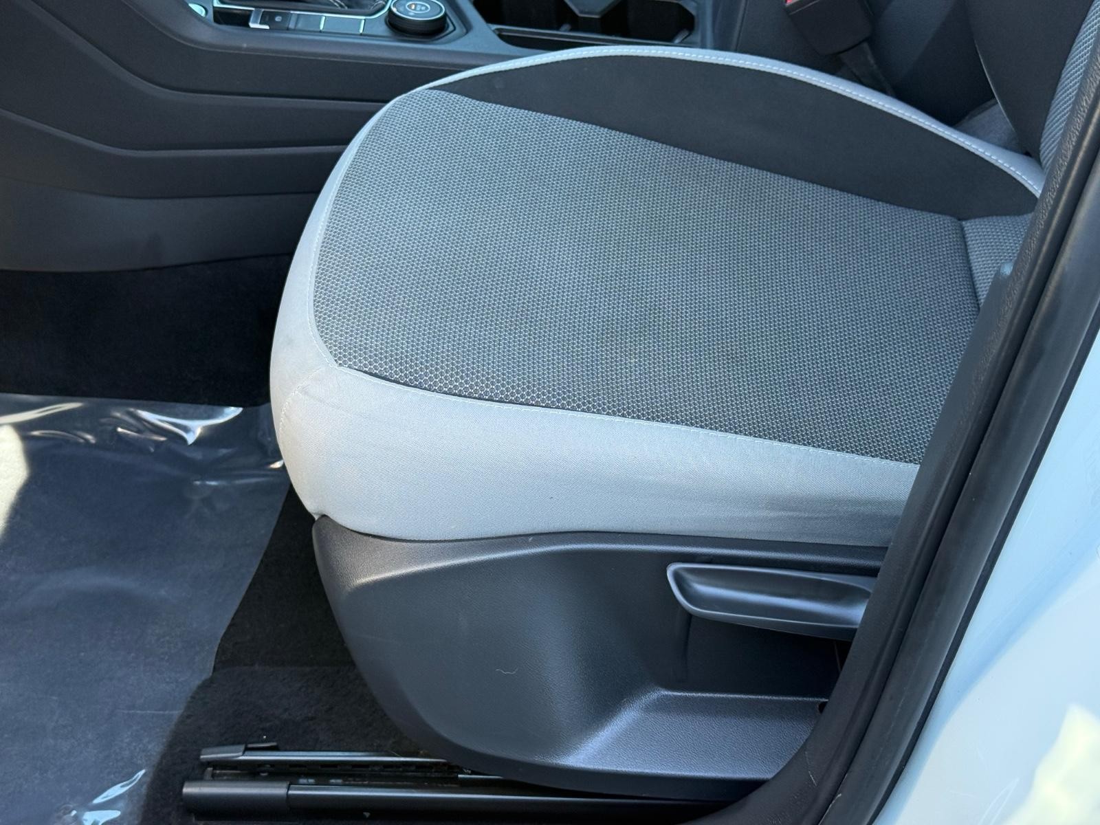 Volkswagen Taos Vehicle Image 22