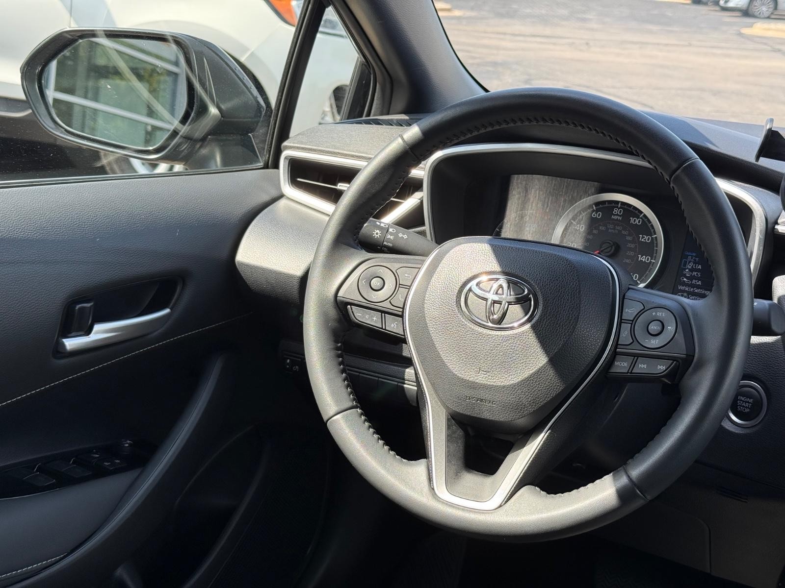 Toyota Corolla Hatchback Vehicle Image 14