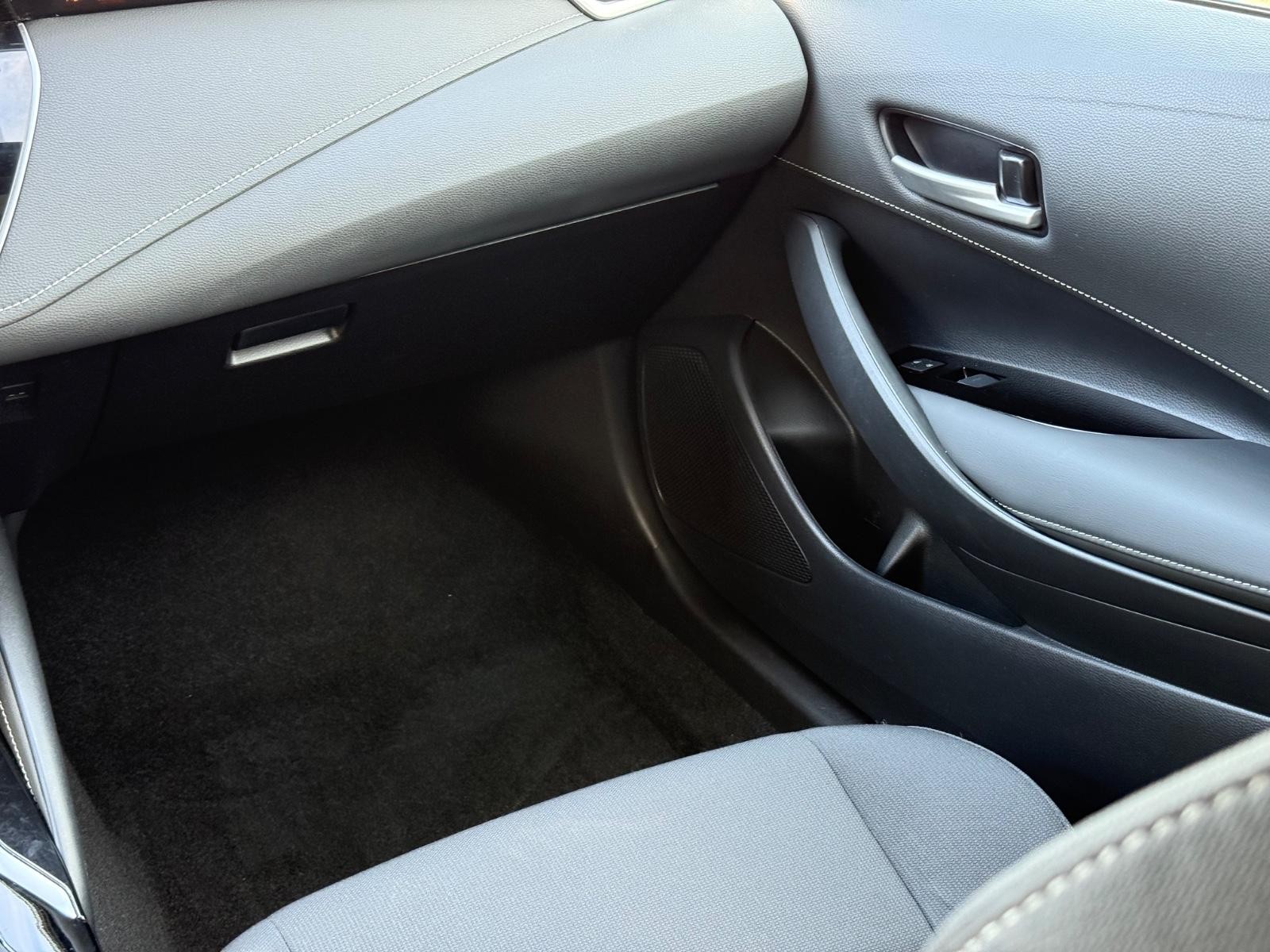 Toyota Corolla Hatchback Vehicle Image 15