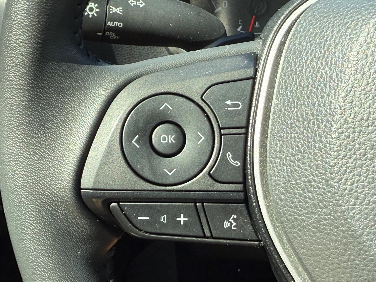 Toyota Corolla Hatchback Vehicle Image 16