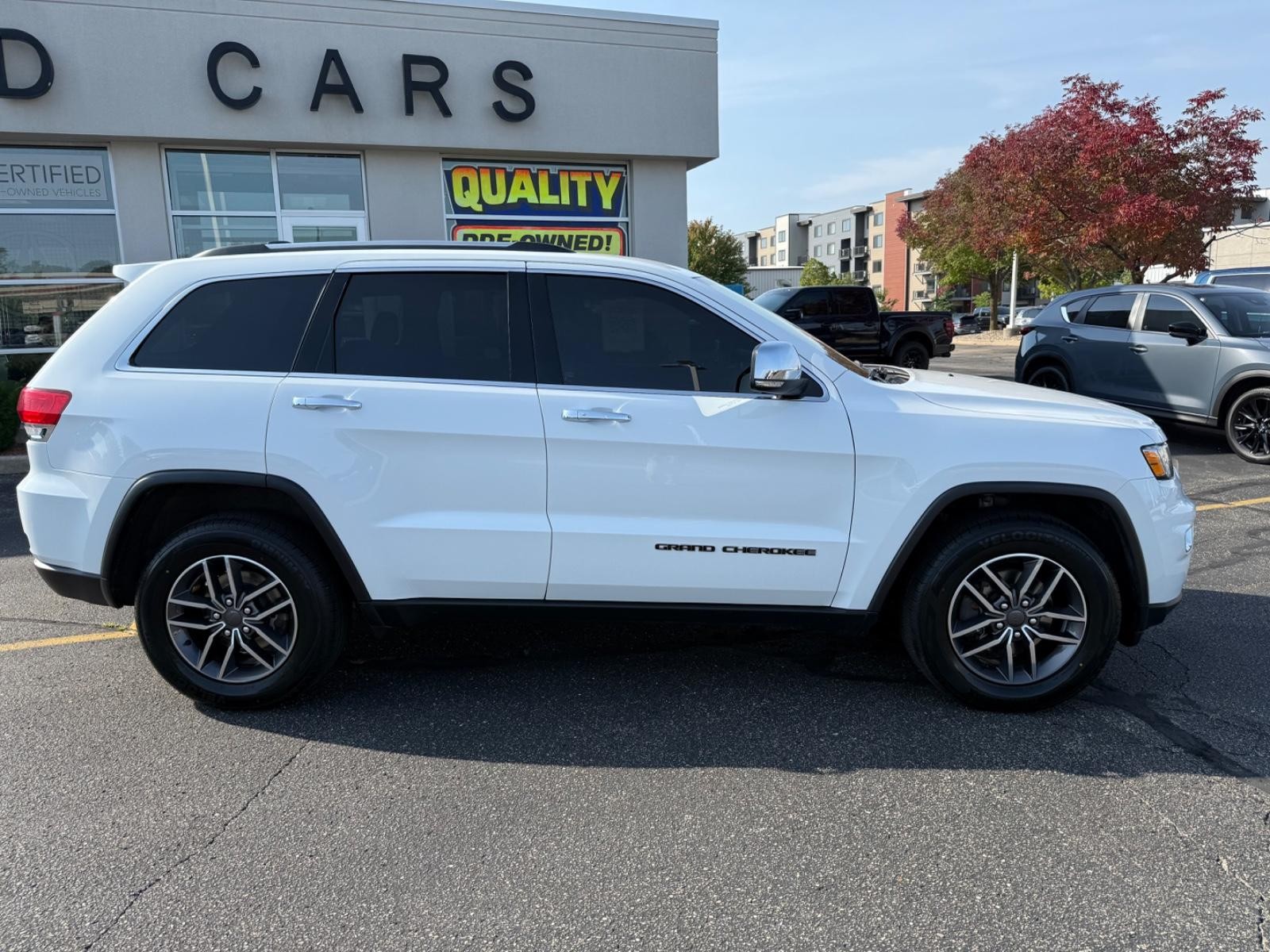Jeep Grand Cherokee Vehicle Image 02