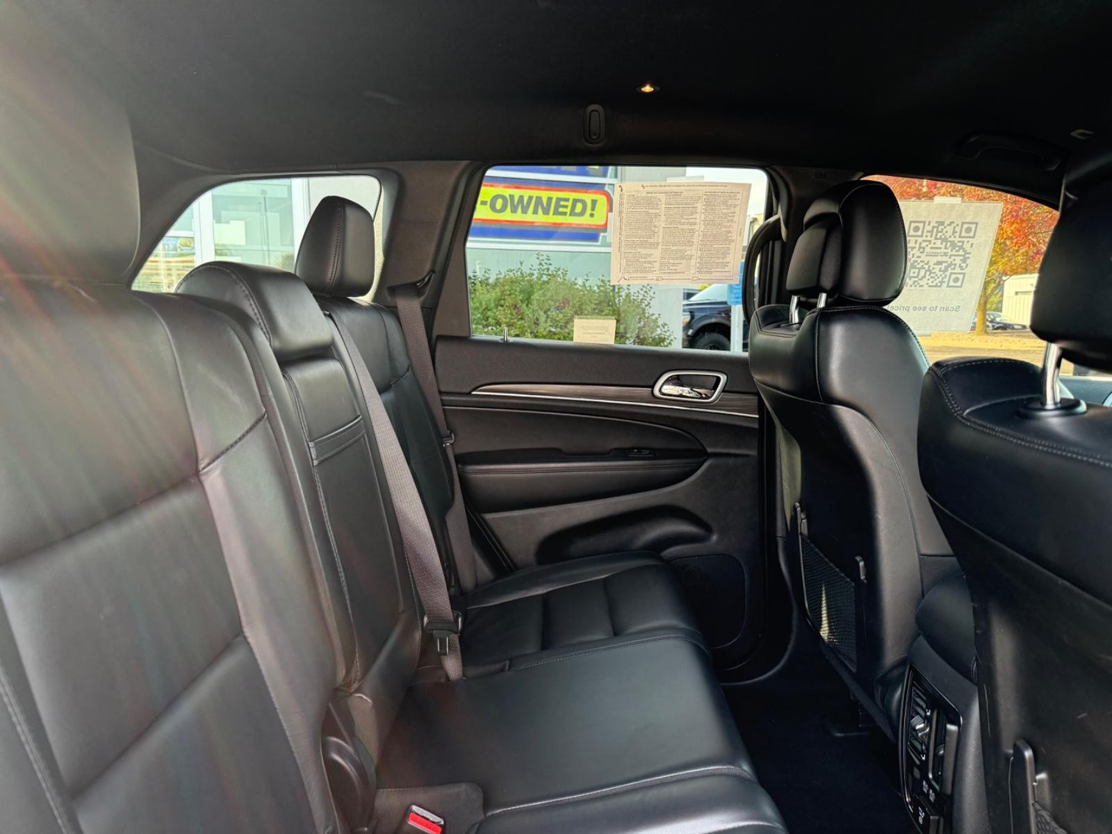 Jeep Grand Cherokee Vehicle Image 10