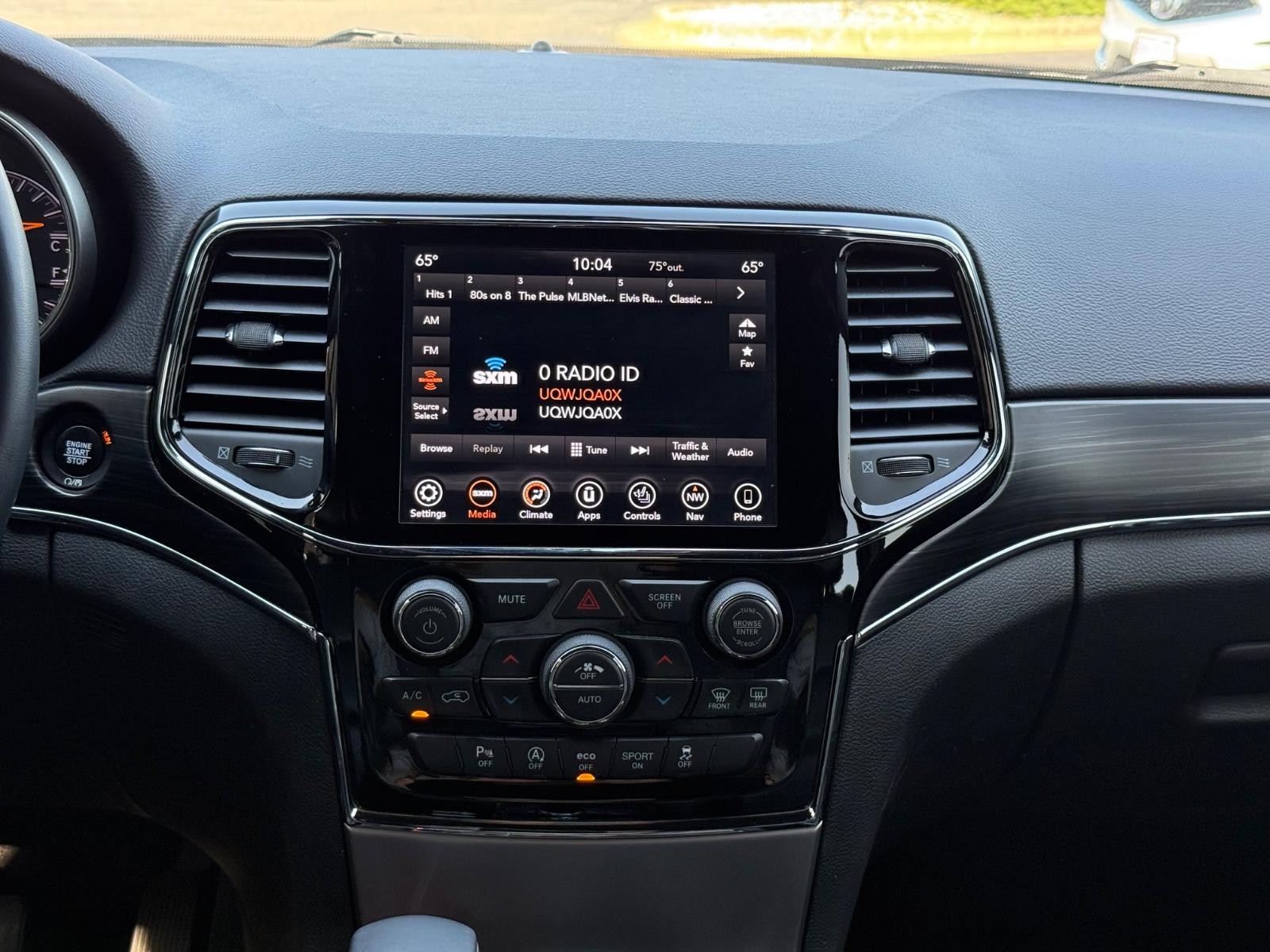 Jeep Grand Cherokee Vehicle Image 12