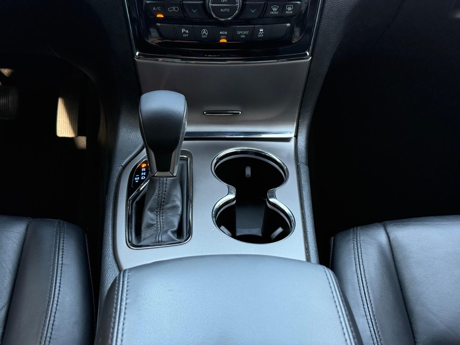 Jeep Grand Cherokee Vehicle Image 13