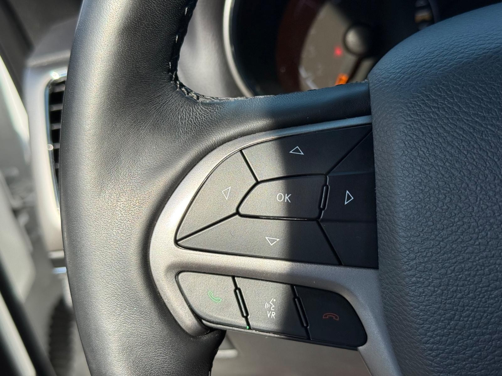 Jeep Grand Cherokee Vehicle Image 17