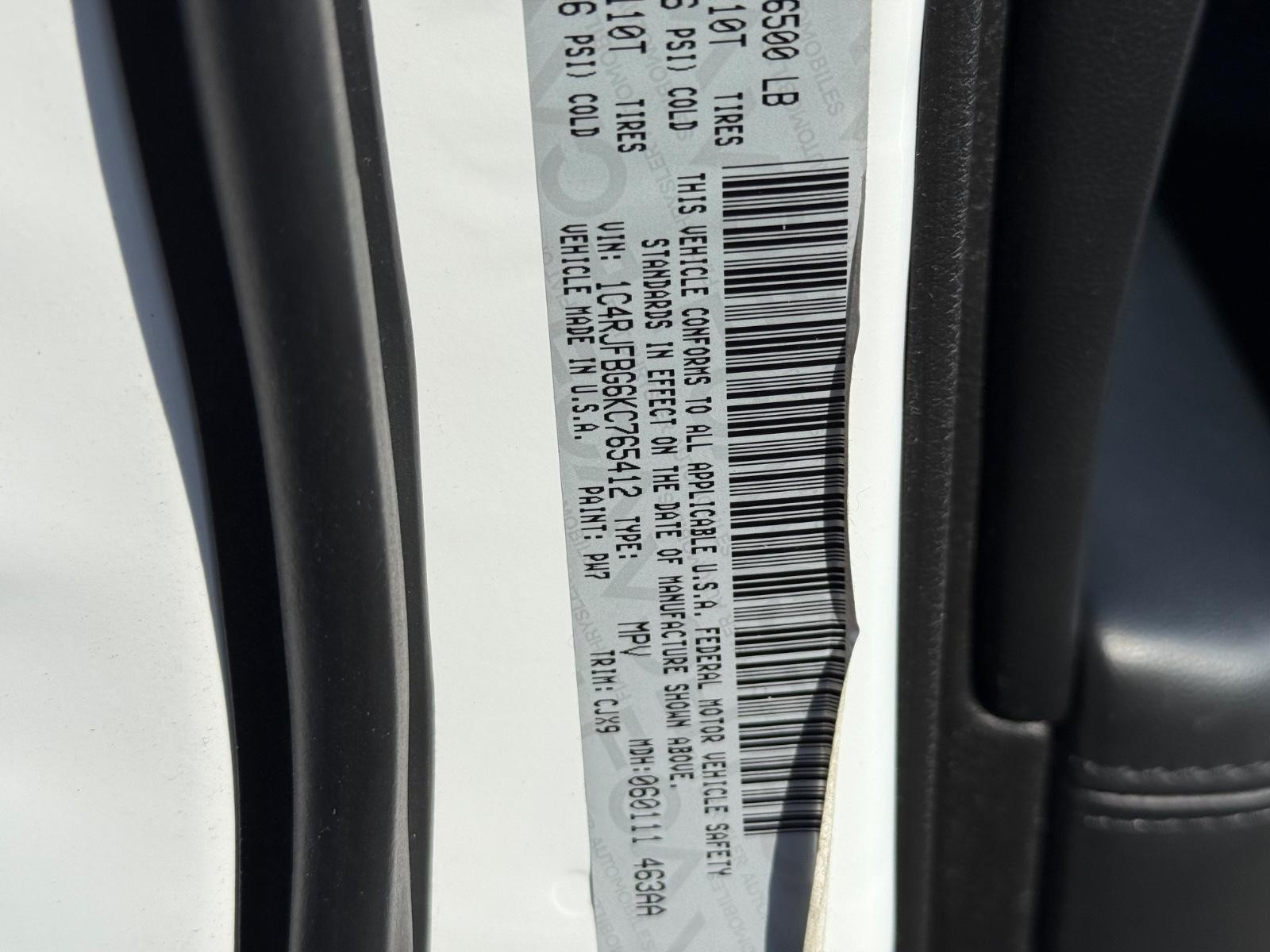 Jeep Grand Cherokee Vehicle Image 24