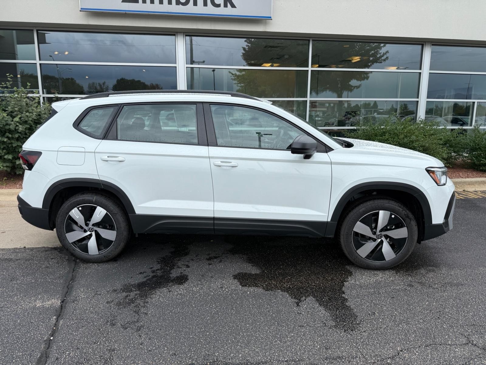 Volkswagen Taos Vehicle Image 02