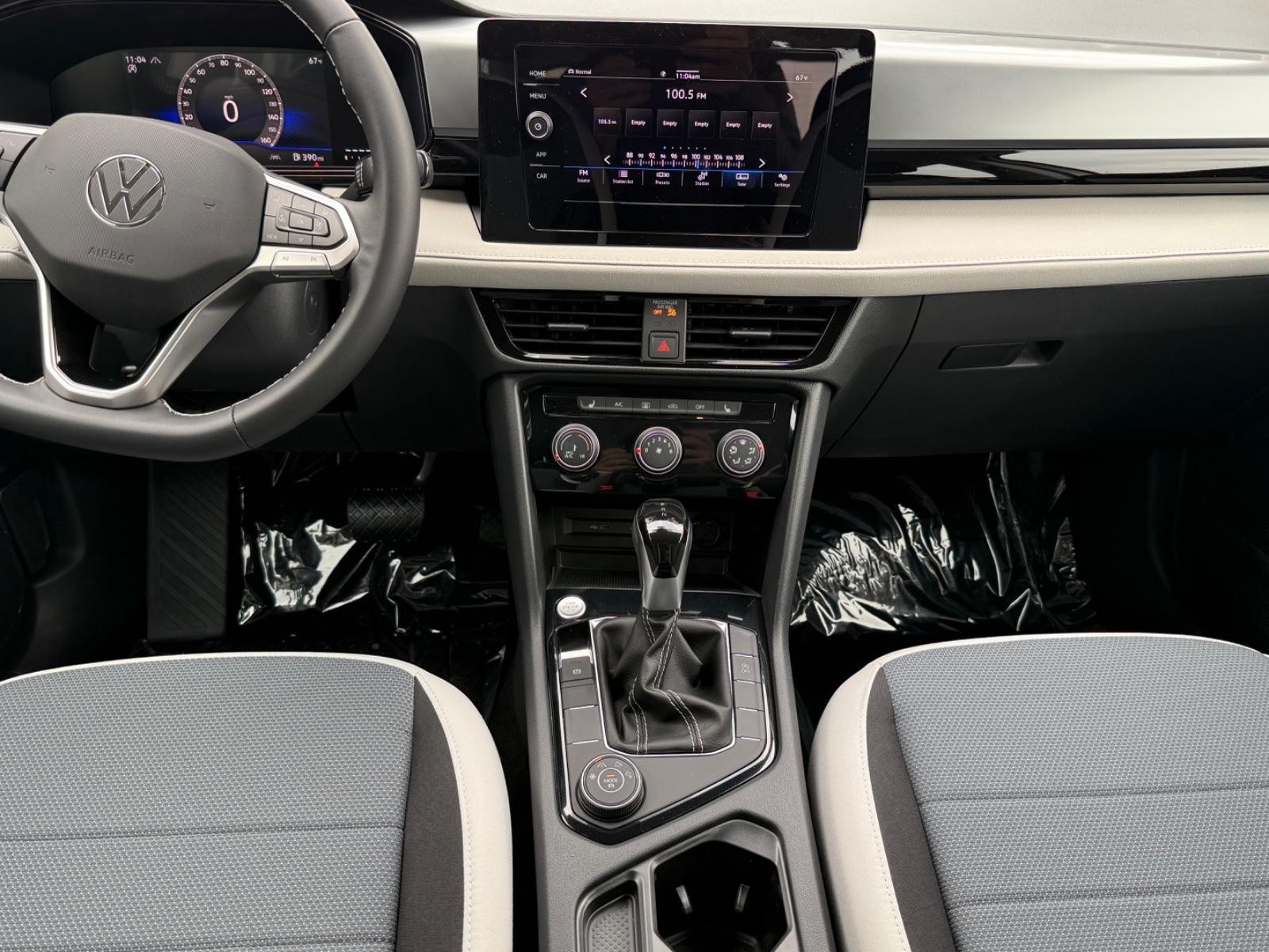 Volkswagen Taos Vehicle Image 06