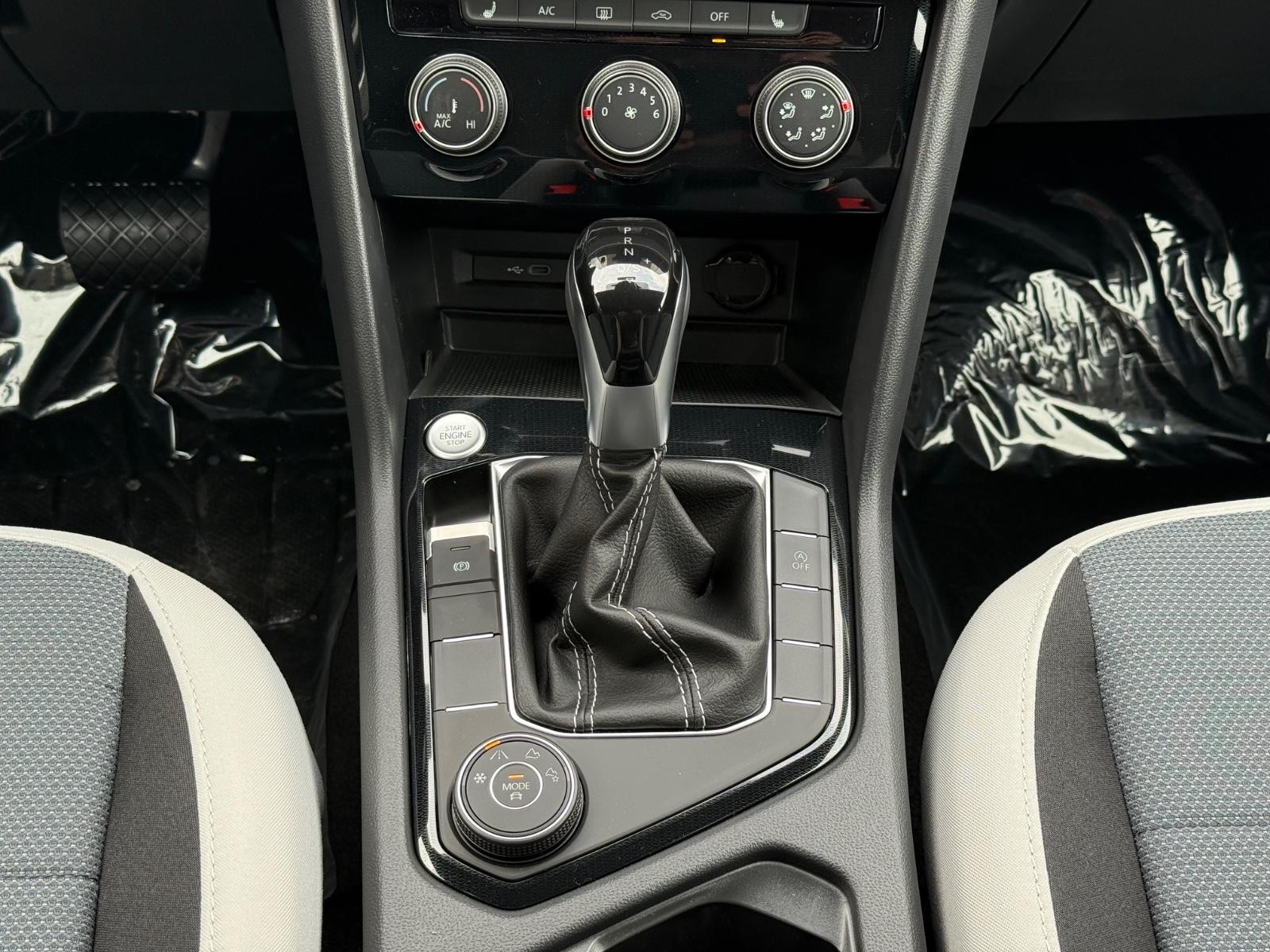 Volkswagen Taos Vehicle Image 08