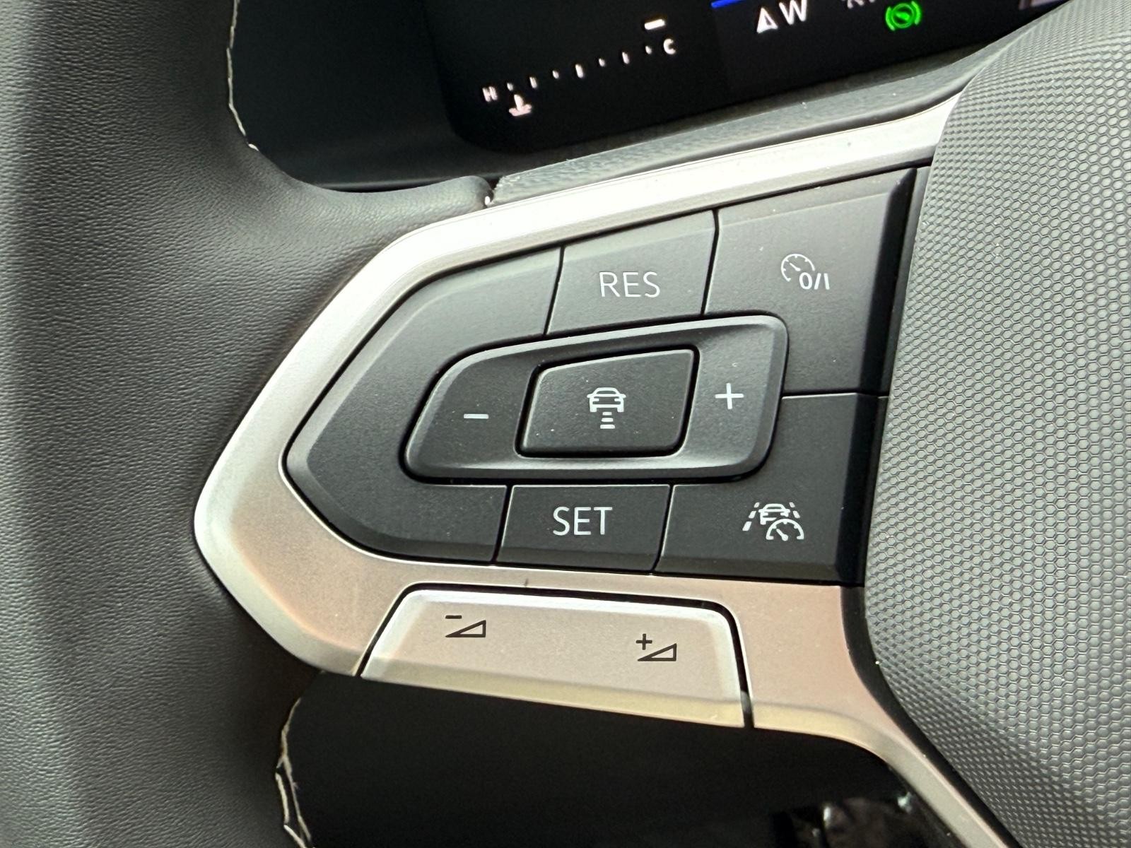 Volkswagen Taos Vehicle Image 11