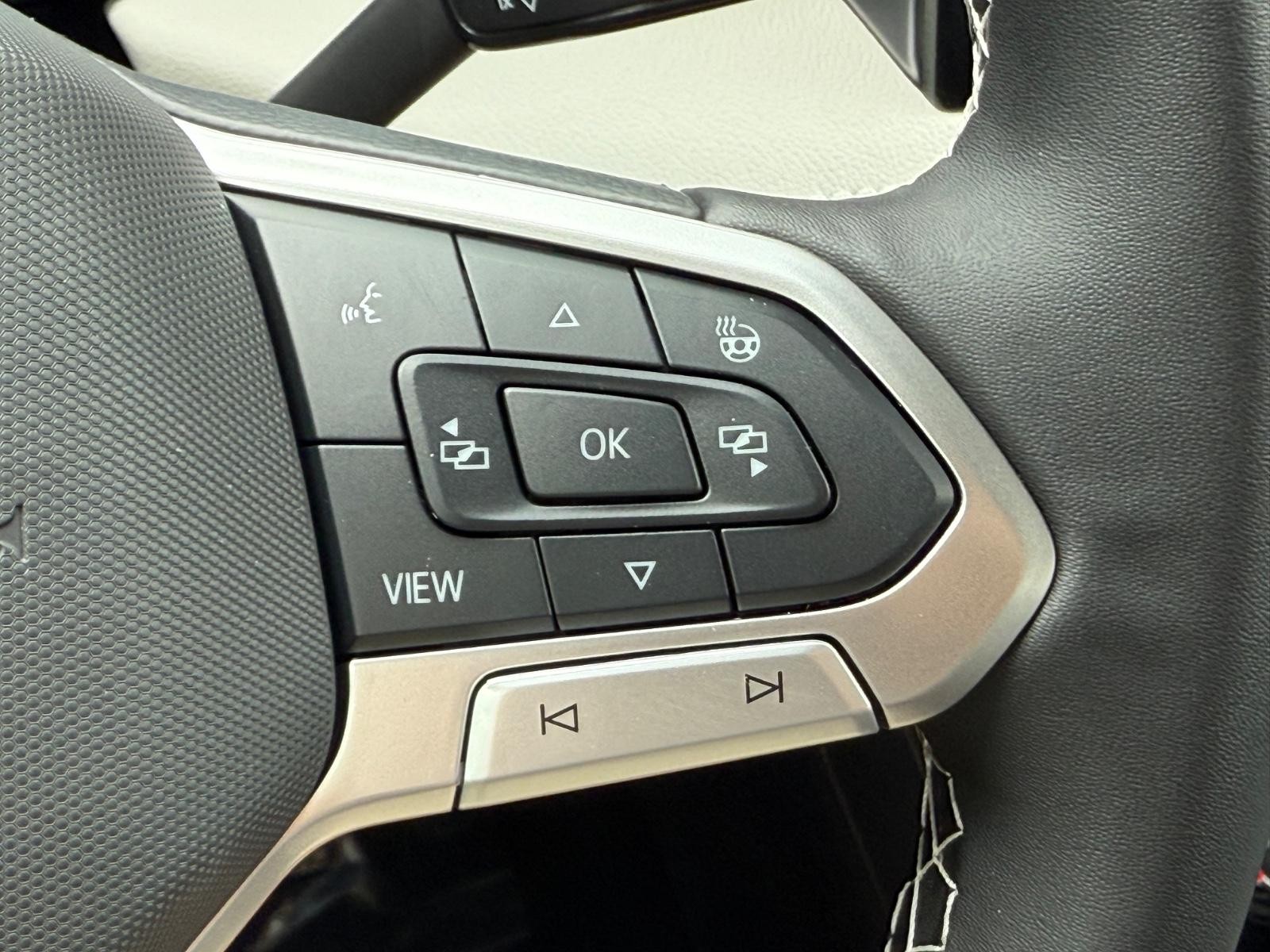 Volkswagen Taos Vehicle Image 12