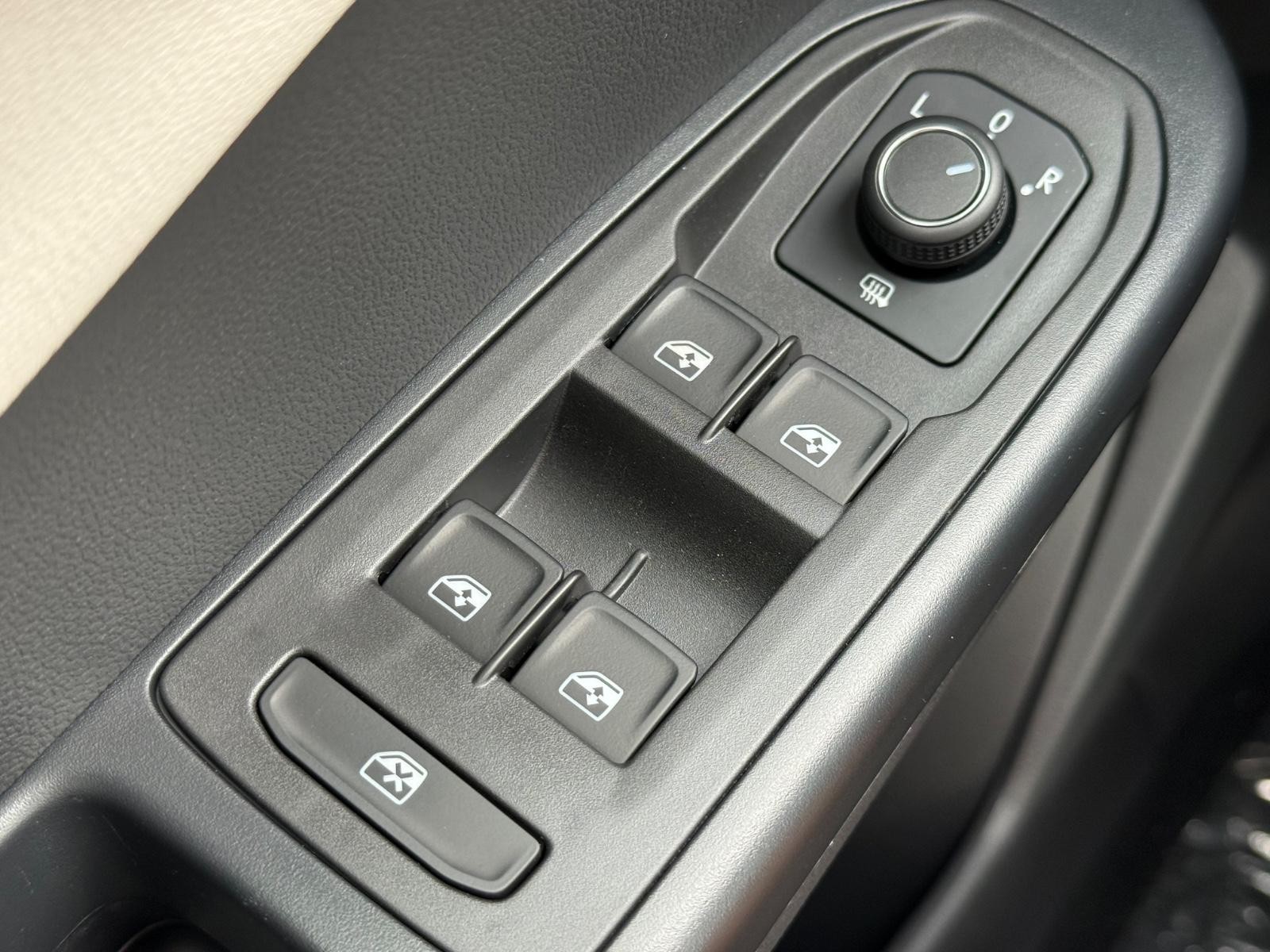 Volkswagen Taos Vehicle Image 15