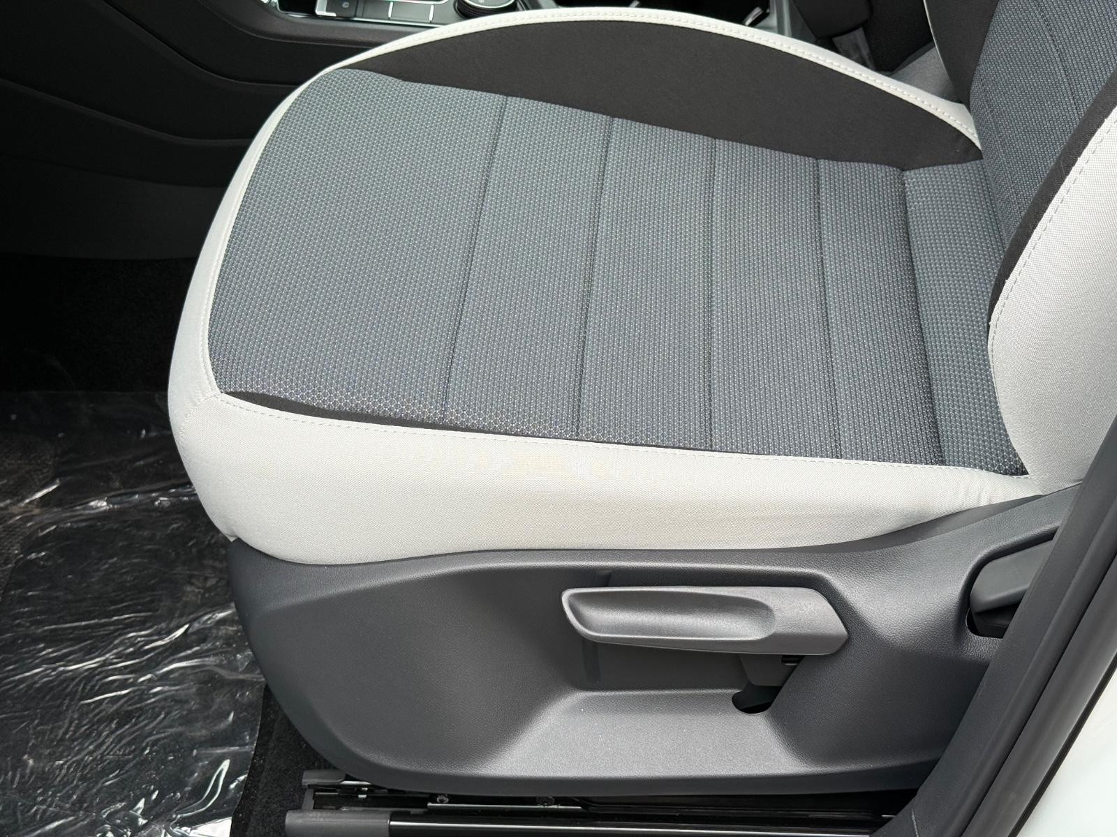 Volkswagen Taos Vehicle Image 16