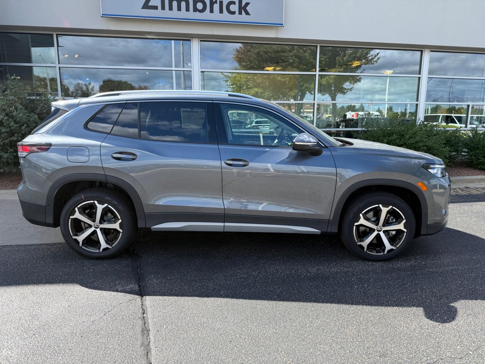 Volkswagen Tiguan Vehicle Image 02