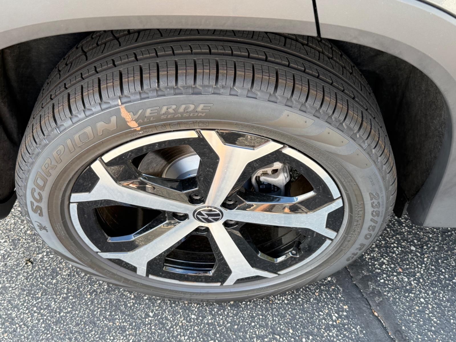 Volkswagen Tiguan Vehicle Image 04