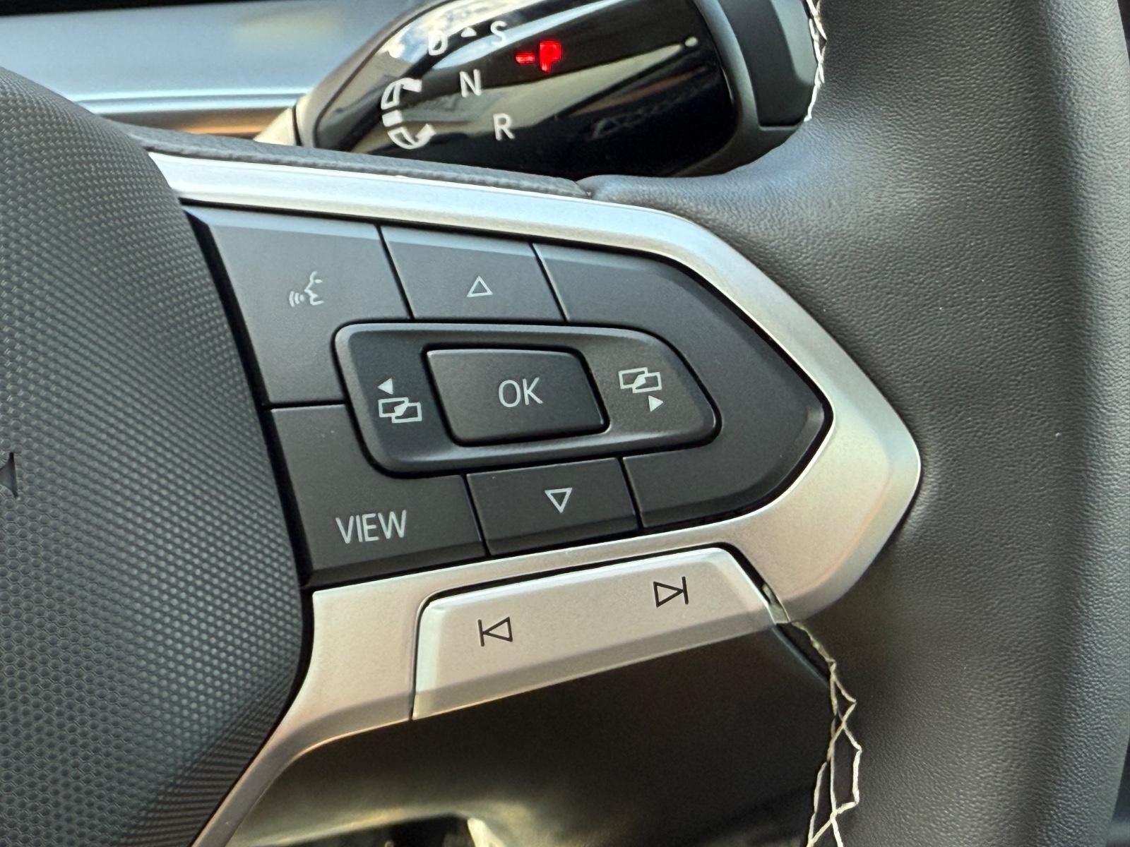 Volkswagen Tiguan Vehicle Image 11