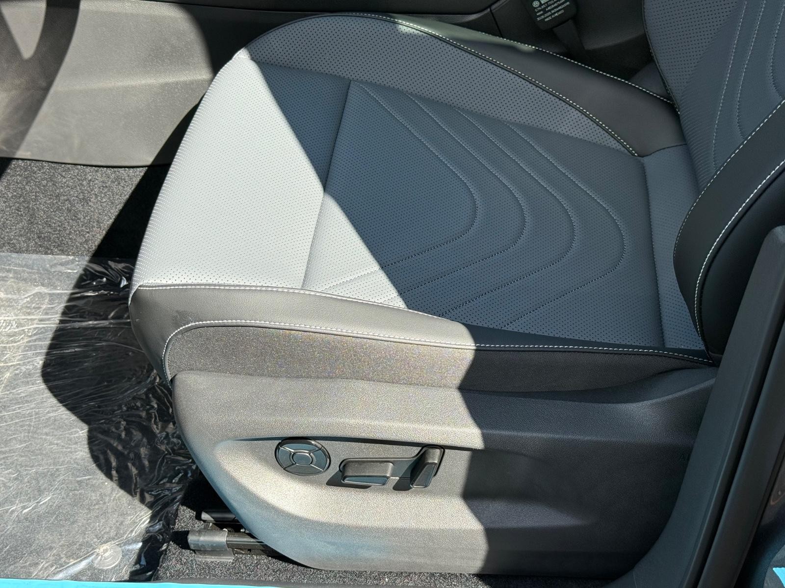 Volkswagen Tiguan Vehicle Image 16