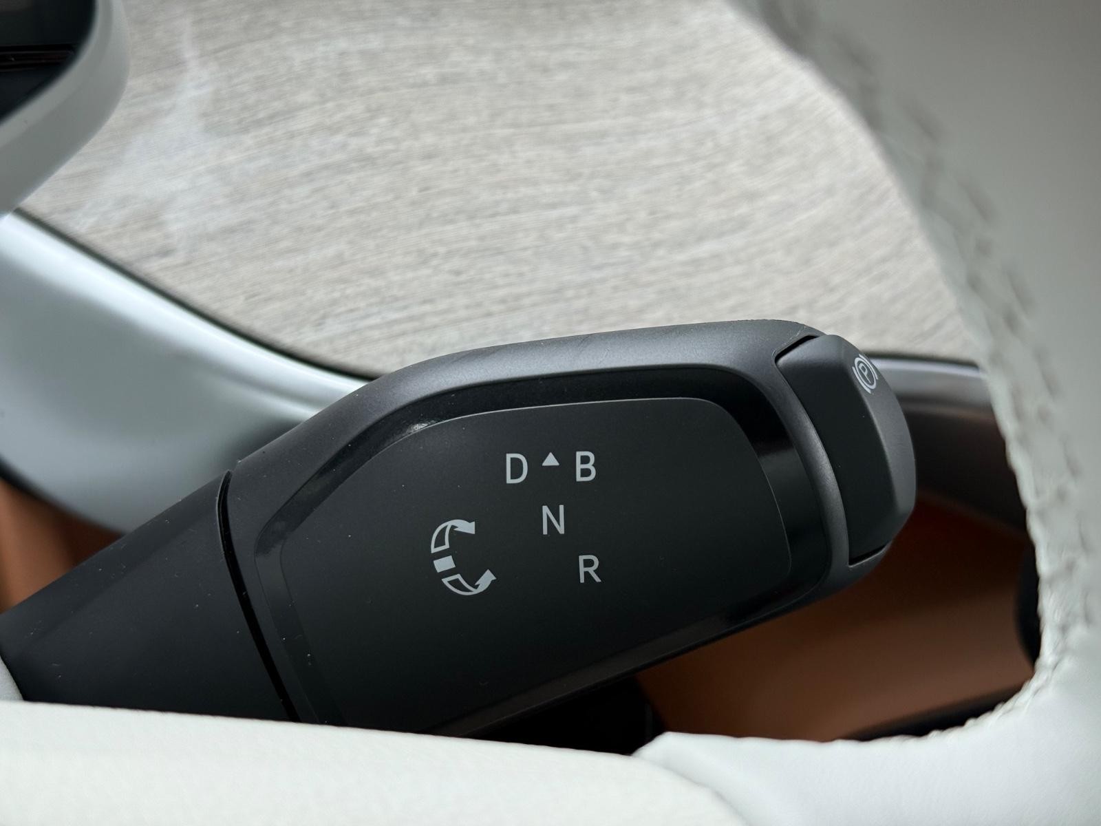 Volkswagen ID. Buzz Vehicle Image 12
