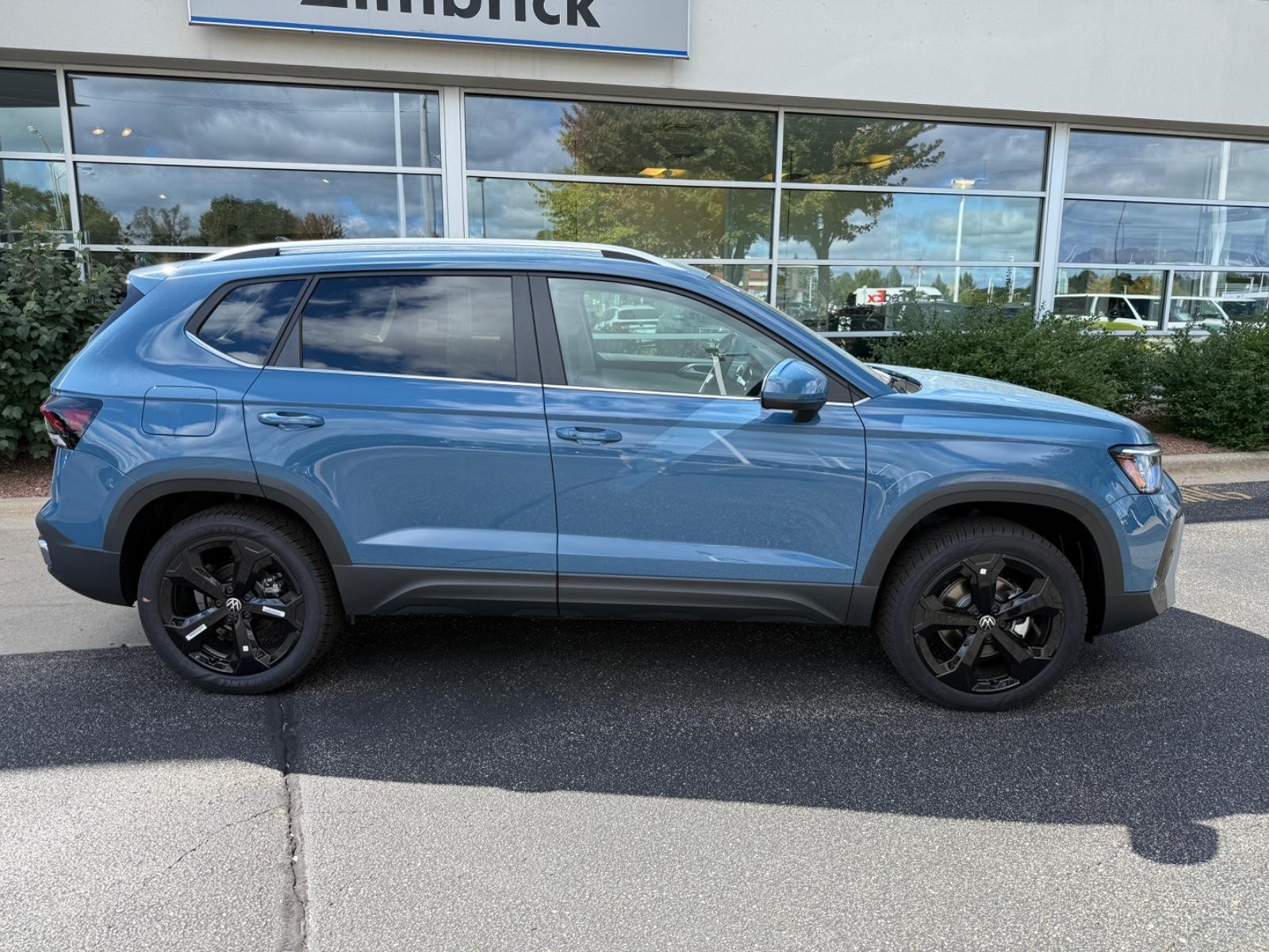 Volkswagen Taos Vehicle Image 02