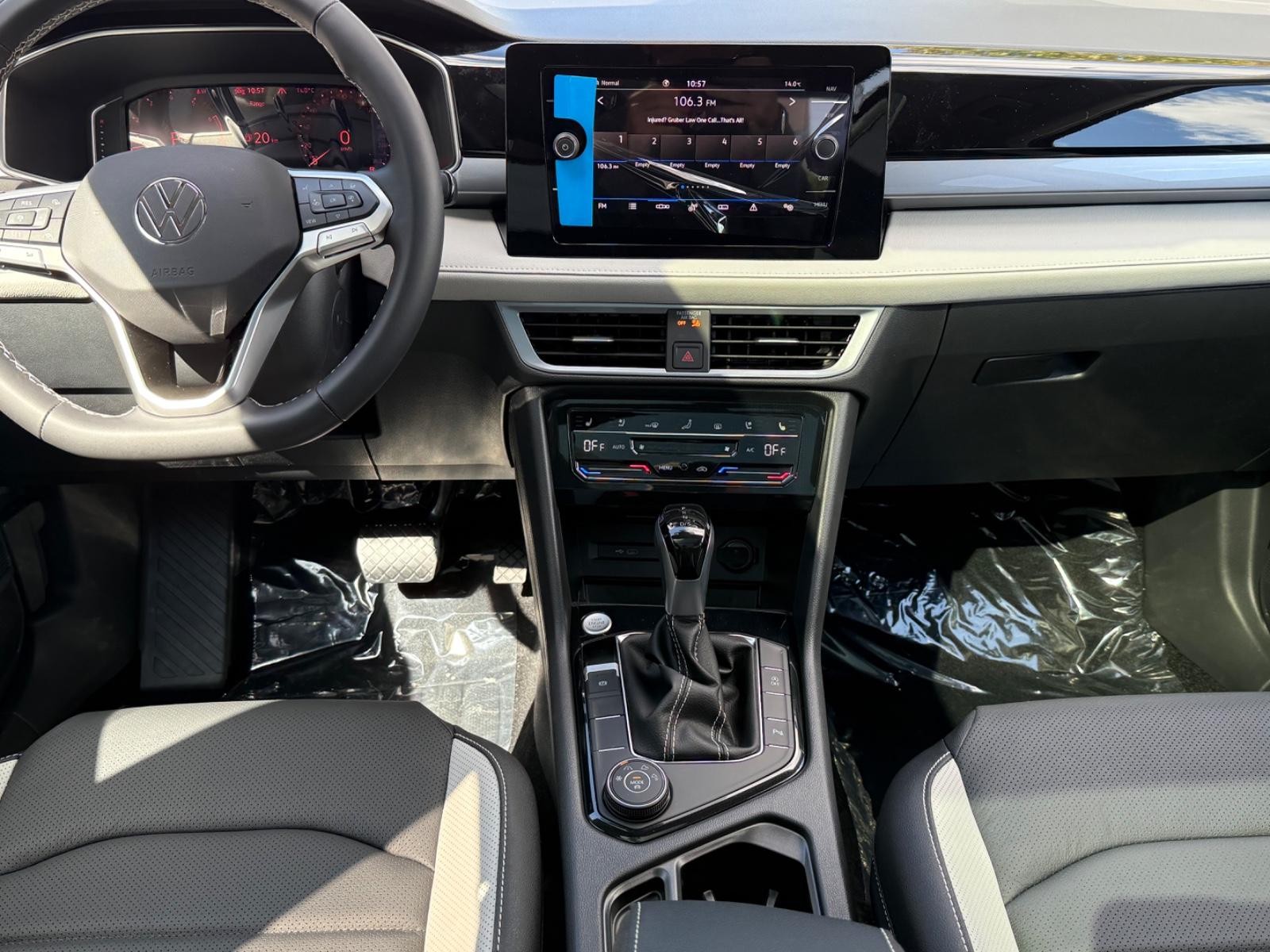 Volkswagen Taos Vehicle Image 06