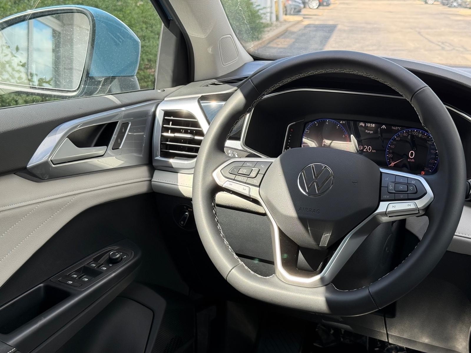 Volkswagen Taos Vehicle Image 09