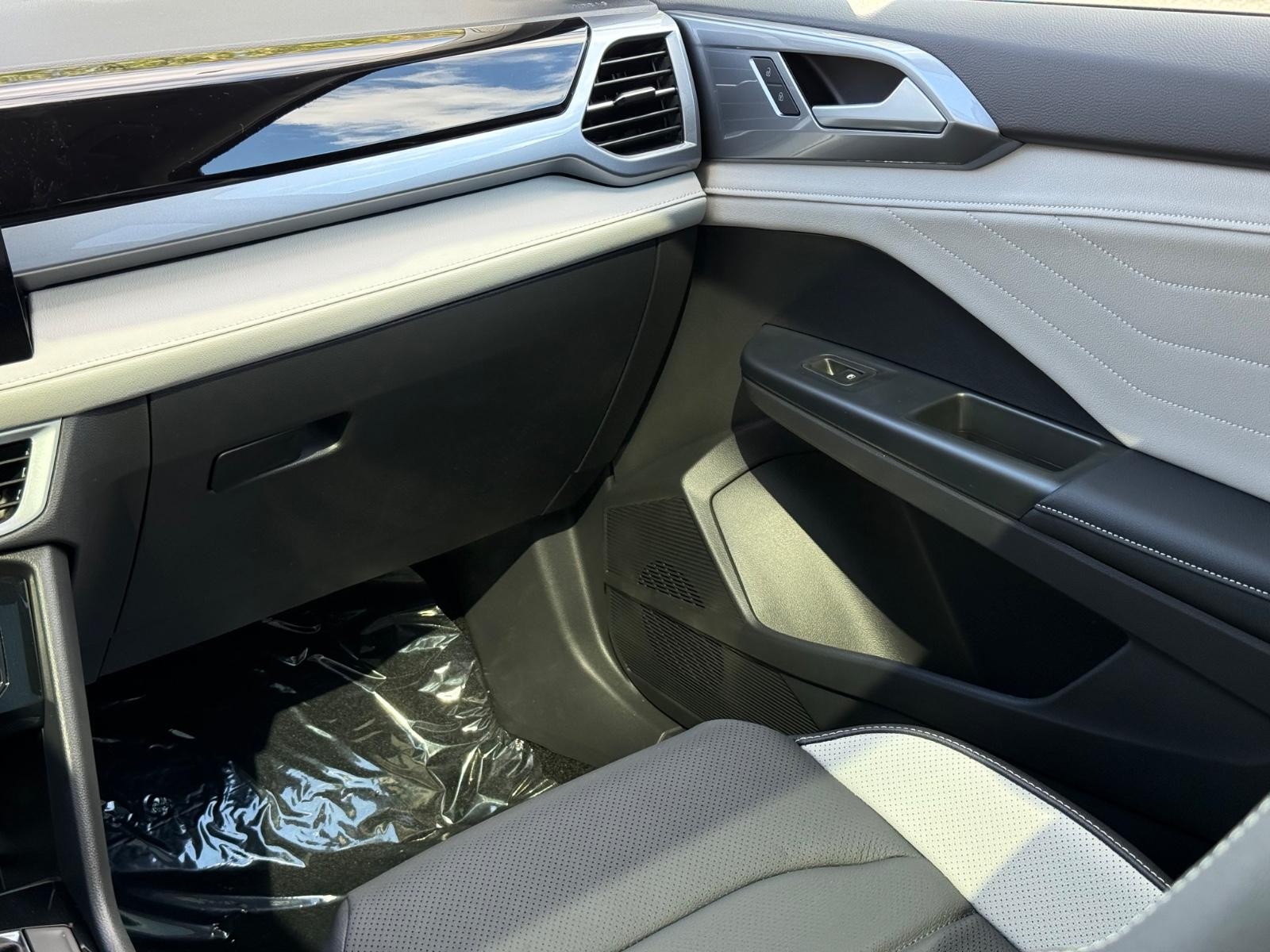 Volkswagen Taos Vehicle Image 10