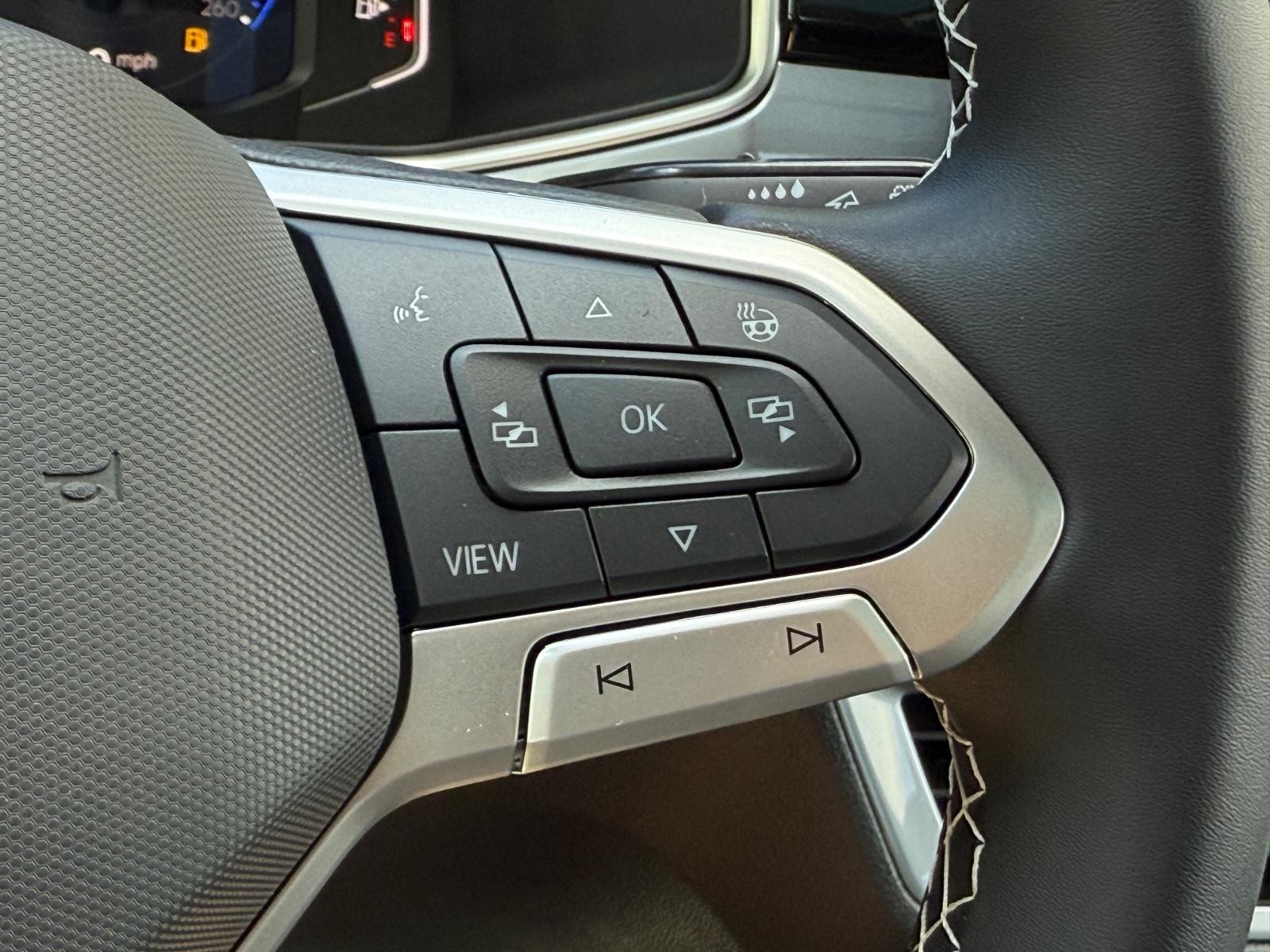 Volkswagen Taos Vehicle Image 12